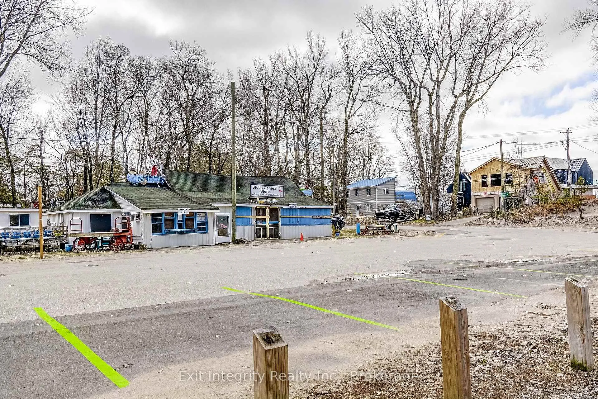 Photo 3 of 2 Beach Avenue, Norfolk, Long Point — HOMEH