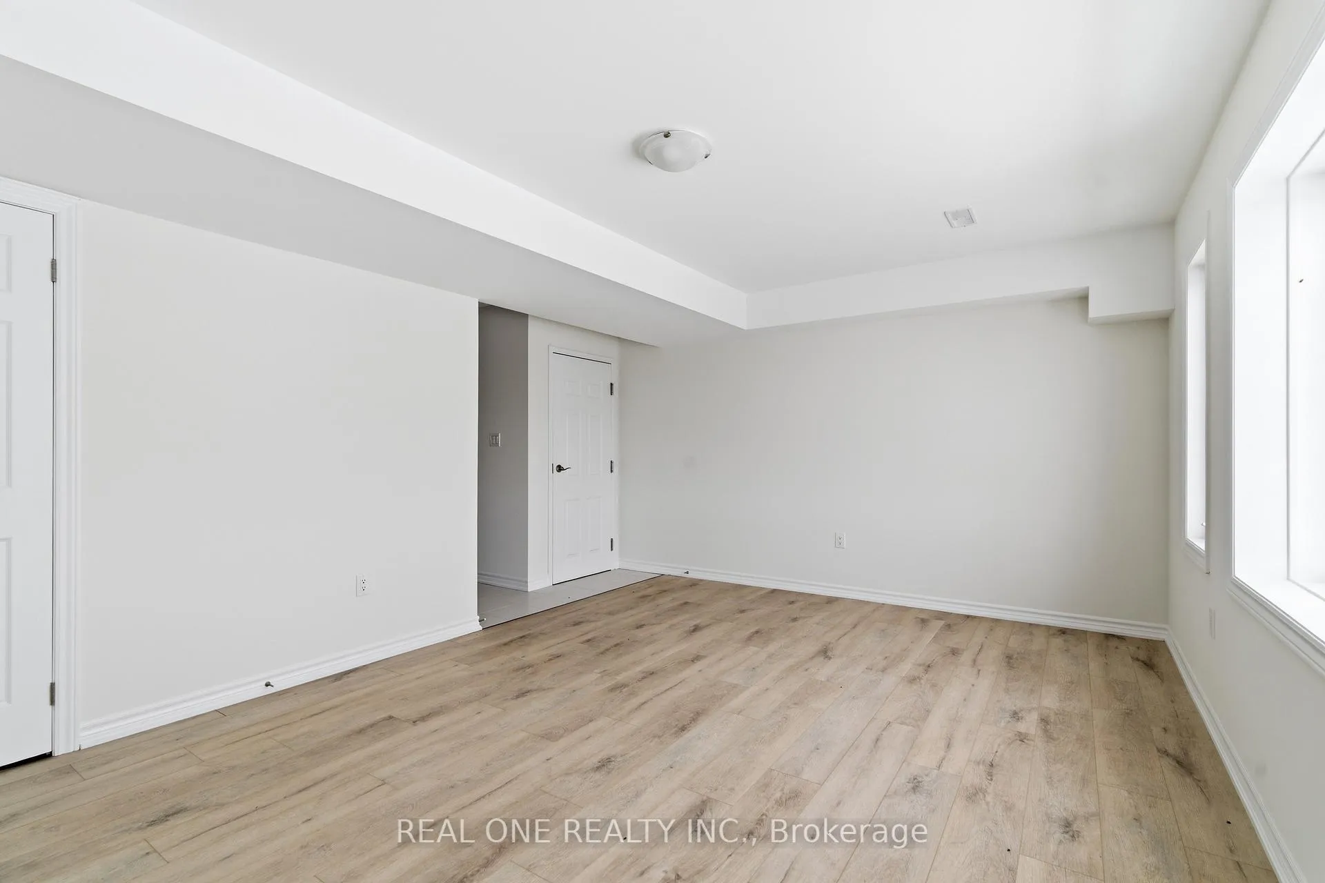 Photo 3 of Unit 33A, 85 Mullin Drive, Guelph, Victoria North — HOMEH