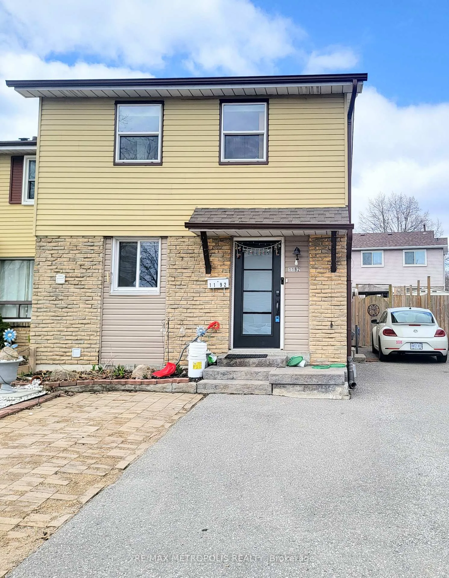 Front of Unit Main & Upper, 1192 Oxford Street