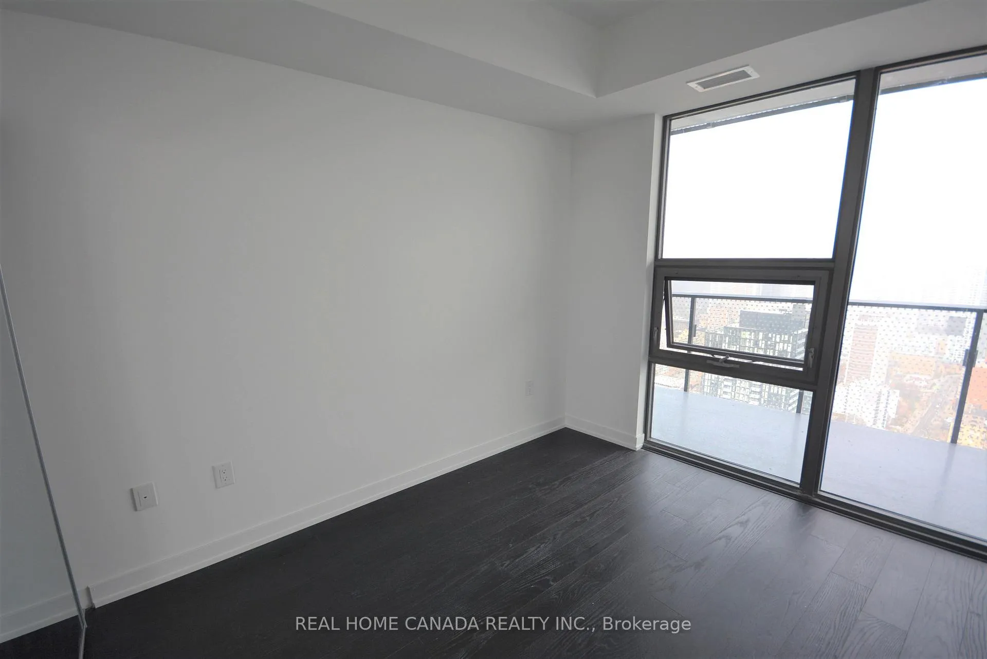 Photo 4 of Unit 4601, 11 Wellesley Street W, Toronto, Bay Street Corridor — HOMEH