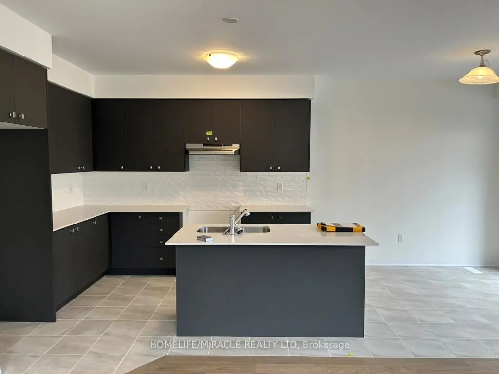 Photo 4 of 8 Canvas Crescent, Welland, Dain City — HOMEH