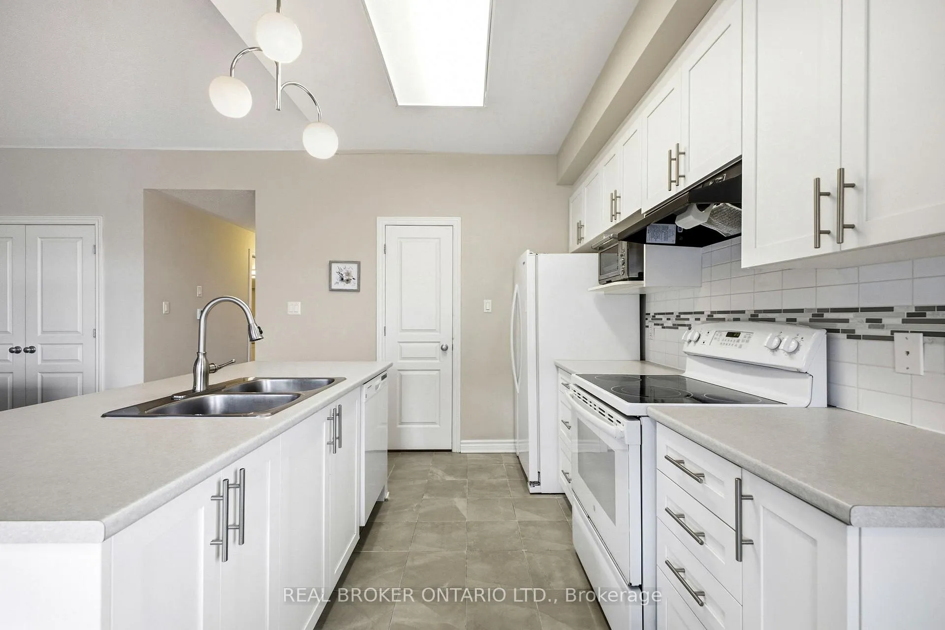 Photo 7 of Unit H, 66 Tipperary Private, Ottawa, Barrhaven - Longfields — HOMEH