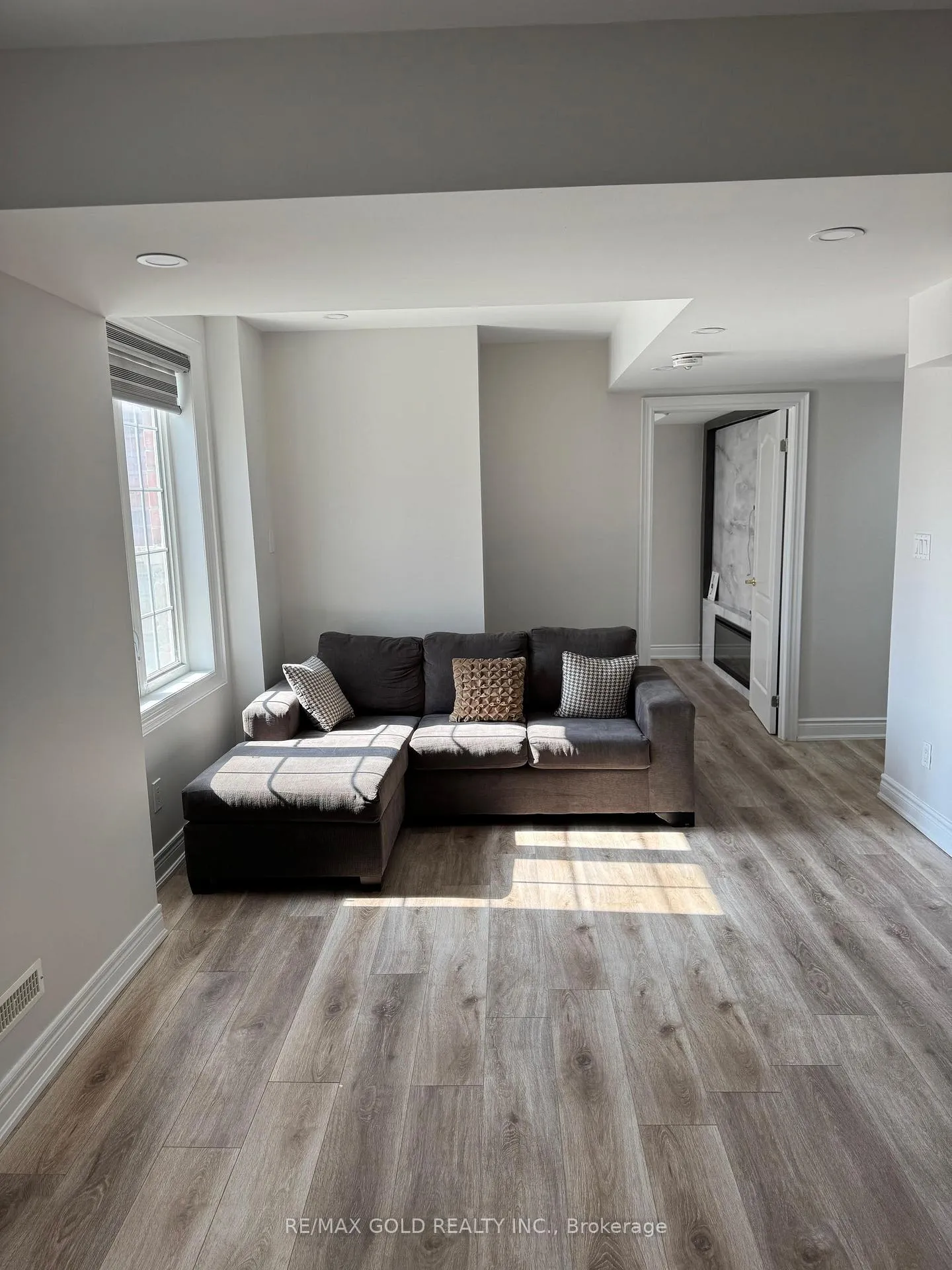Photo 10 of 76 Tatra Crescent, Brampton, Bram West — HOMEH