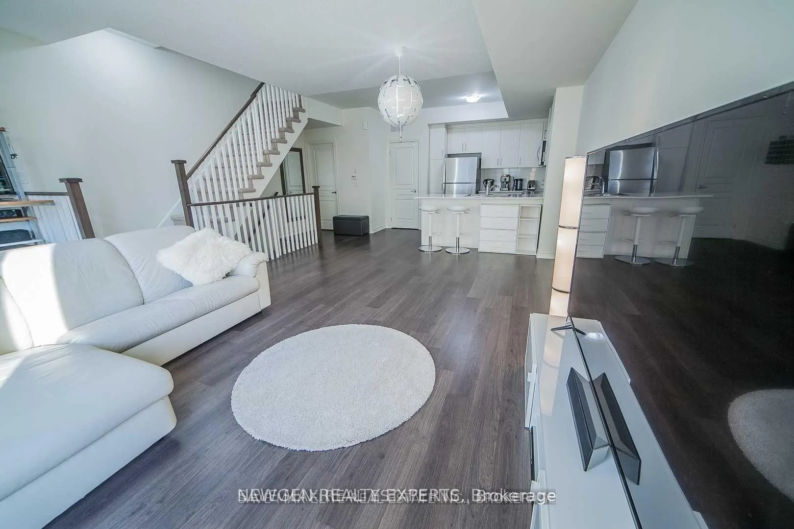 Photo 2 of Unit 8, 120 Longbranch Avenue, Etobicoke, Long Branch — HOMEH