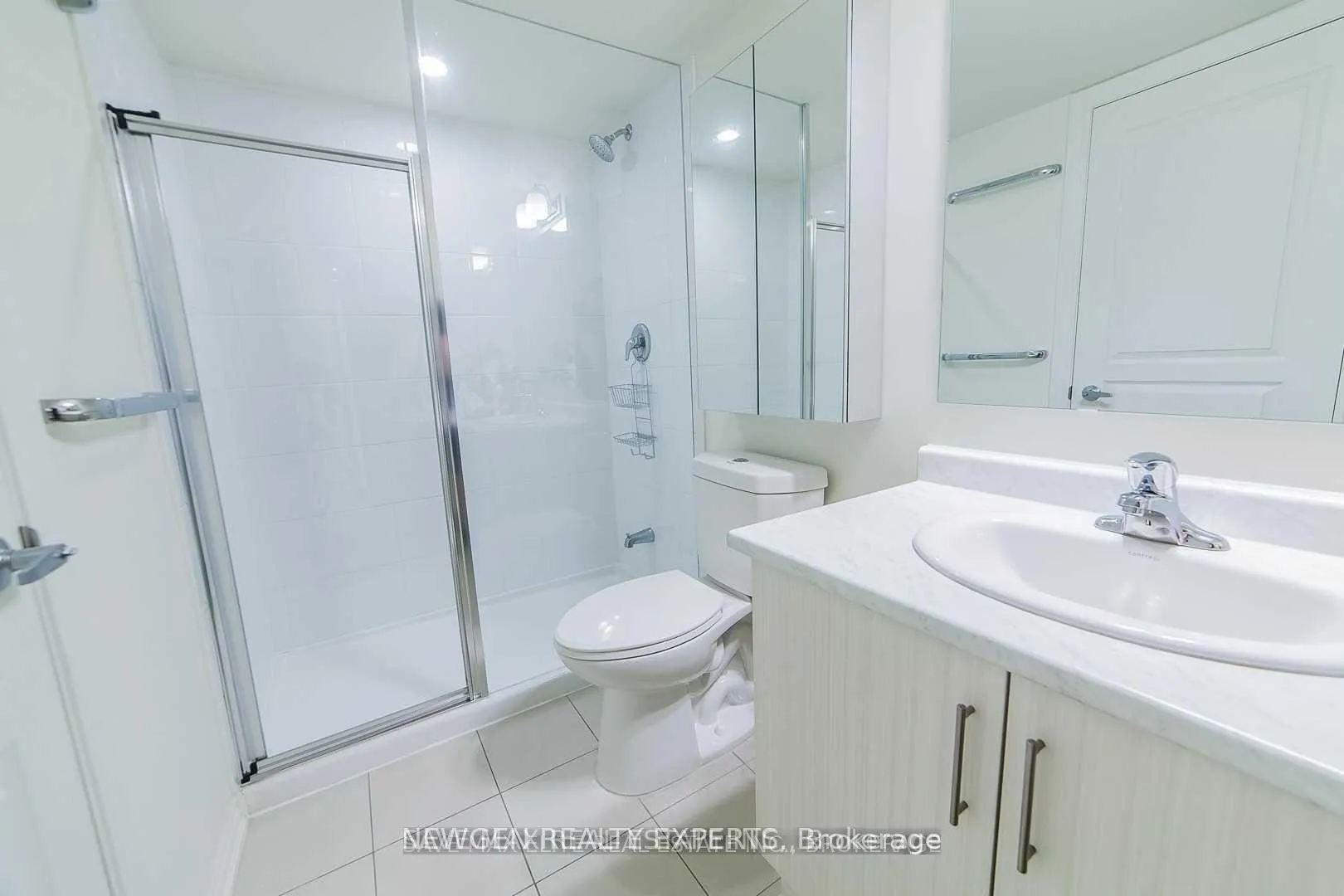 Photo 11 of Unit 8, 120 Longbranch Avenue, Etobicoke, Long Branch — HOMEH