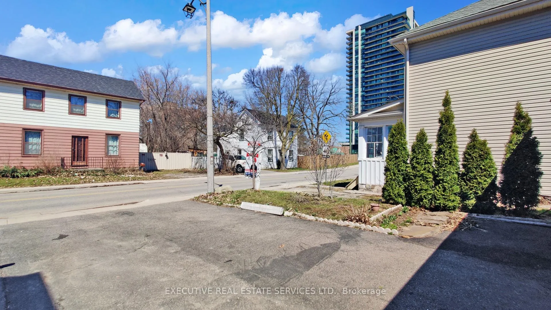 Photo 4 of 89 John Street, Brampton, Downtown Brampton — HOMEH
