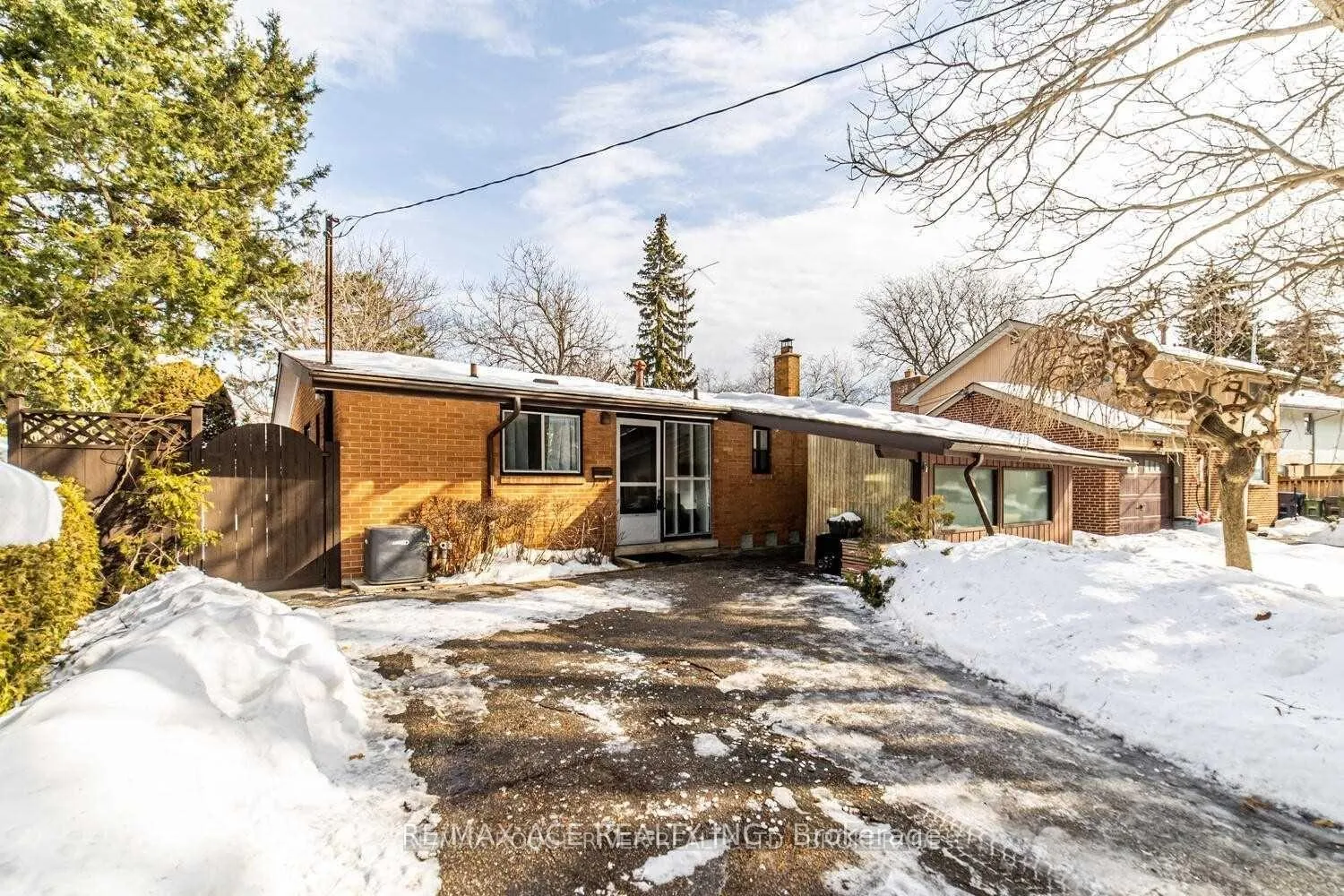 Front of 47 Munson Crescent