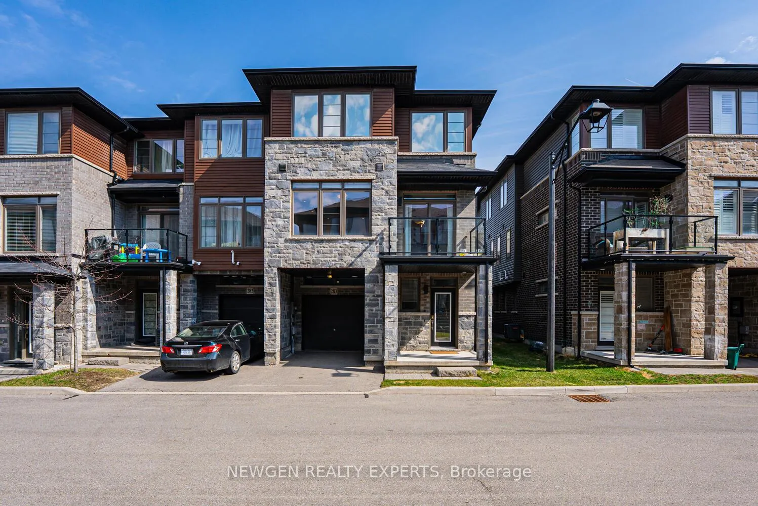 Photo 3 of Unit 283, 30 Times Square Boulevard, Hamilton, Stoney Creek Mountain — HOMEH