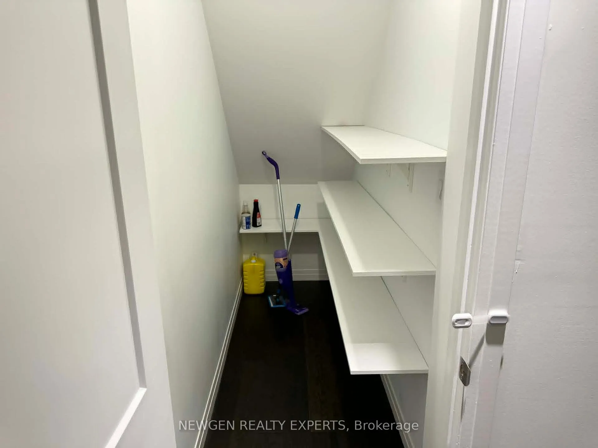 Photo 20 of Unit 283, 30 Times Square Boulevard, Hamilton, Stoney Creek Mountain — HOMEH