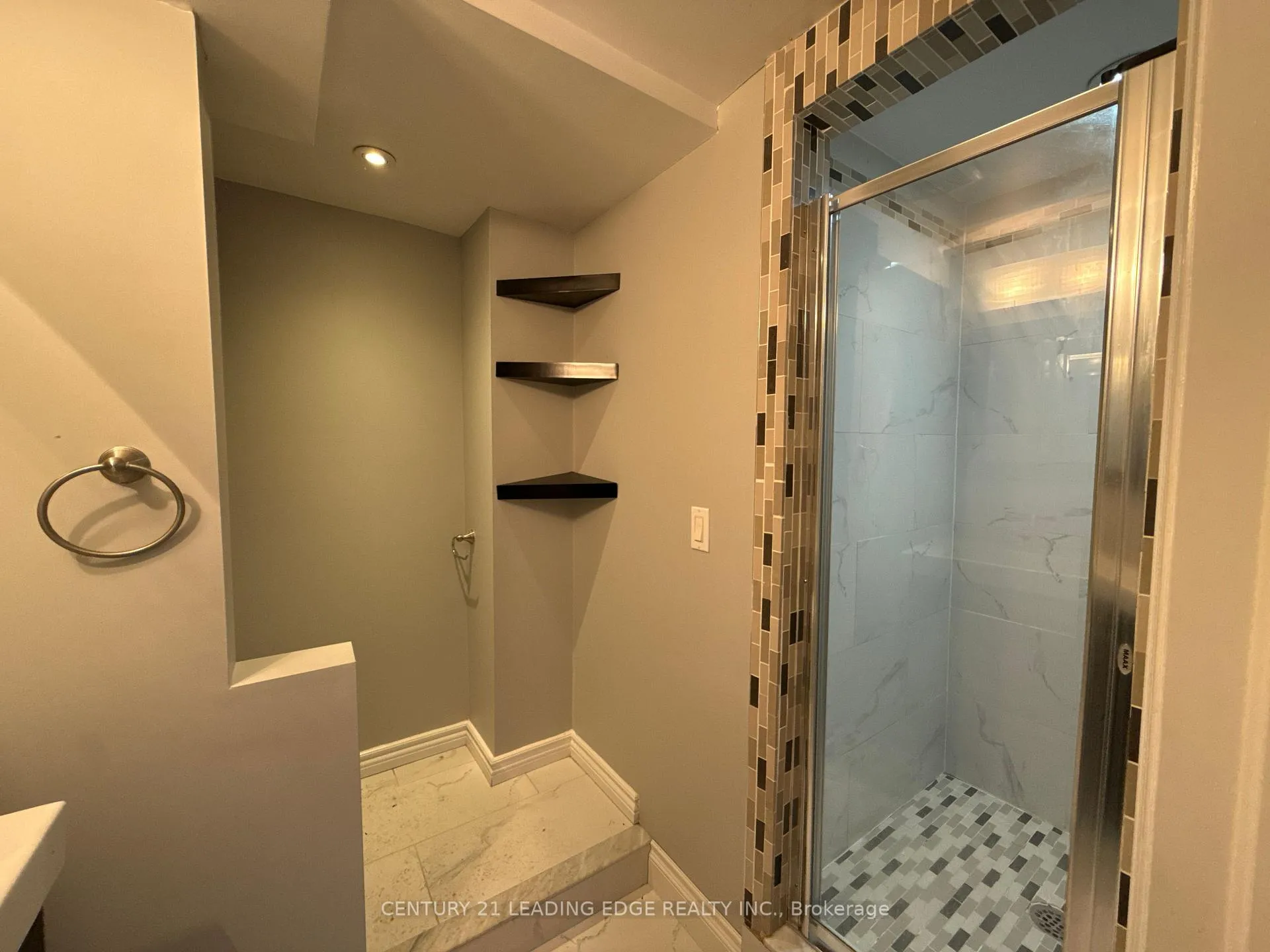 Photo 18 of 303 Wilson Road N, Oshawa, Eastdale — HOMEH