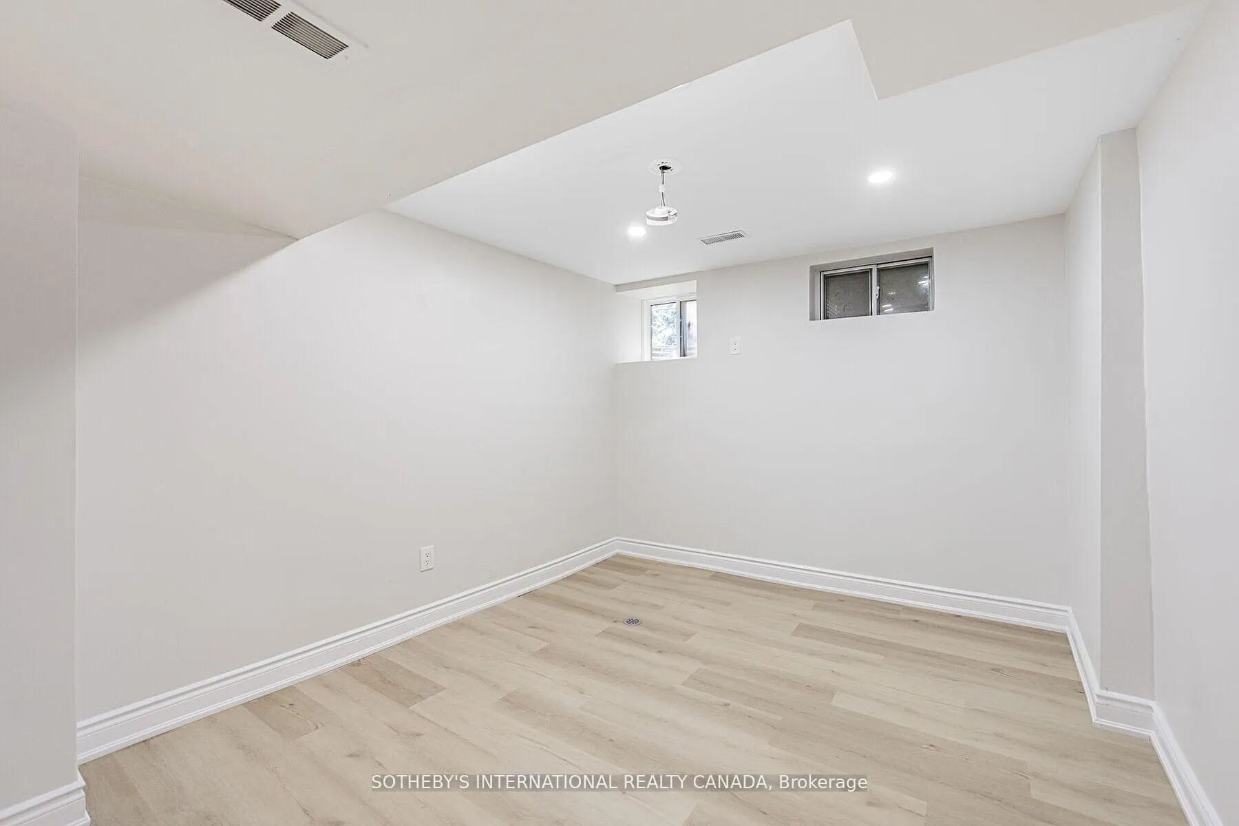 Photo 12 of Unit Upper, 222 Hammersmith Court, Burlington, Appleby — HOMEH