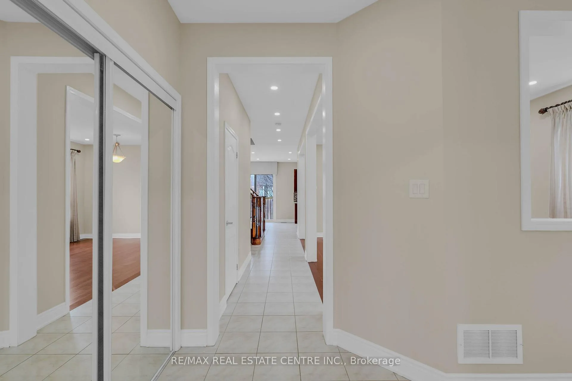 Photo 9 of 706 Maddocks Trail, Milton, Coates — HOMEH