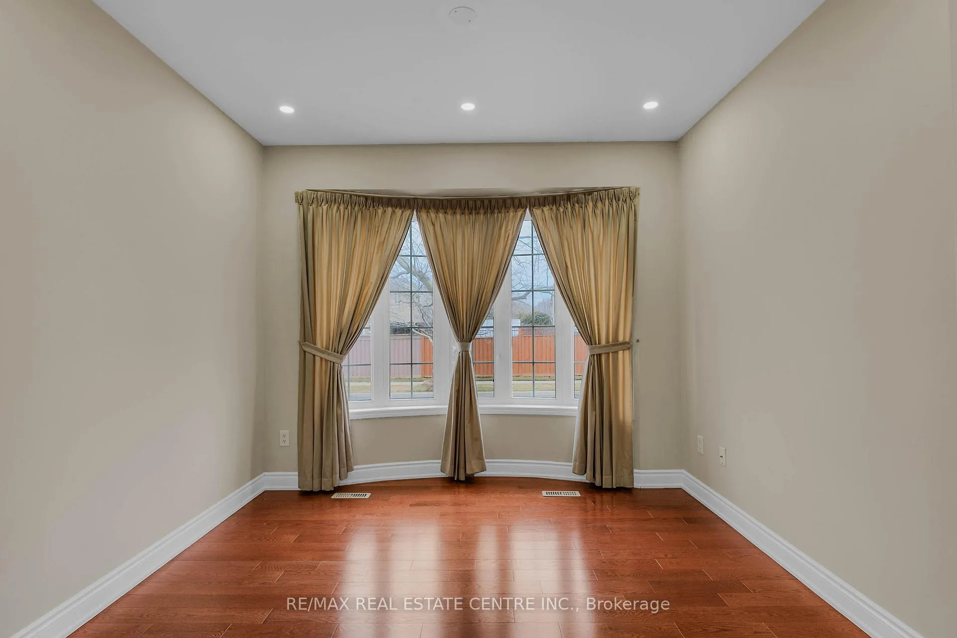 Photo 11 of 706 Maddocks Trail, Milton, Coates — HOMEH