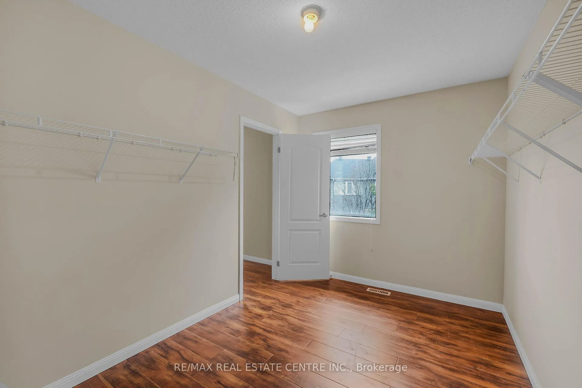 Photo 24 of 706 Maddocks Trail, Milton, Coates — HOMEH