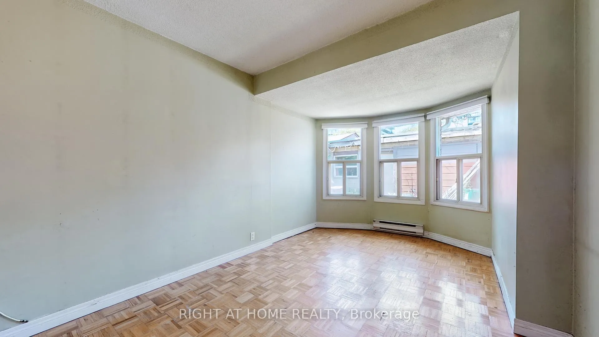Photo 3 of Unit Main, 66 Gladstone Avenue, Toronto, Little Portugal — HOMEH