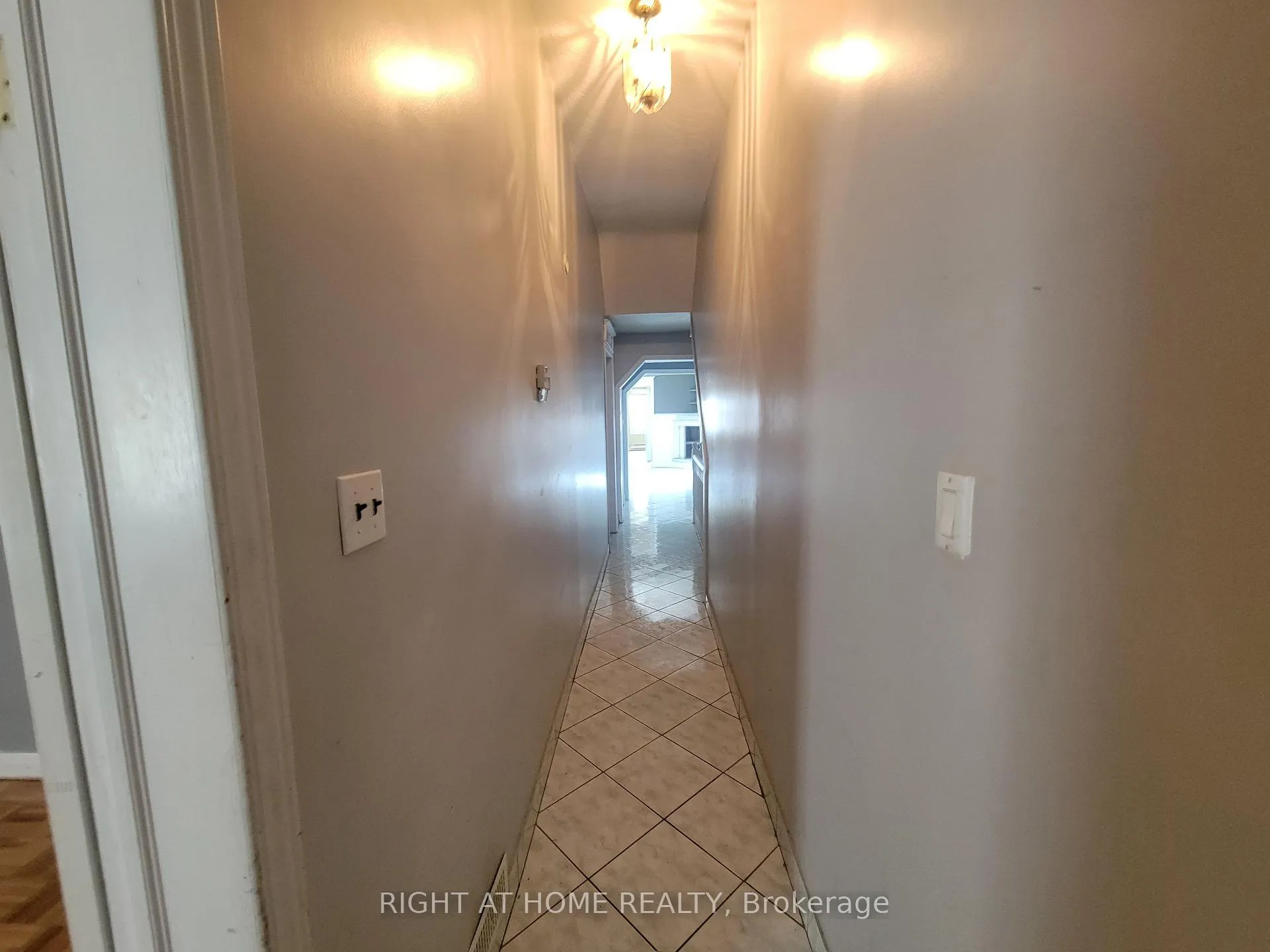 Photo 13 of Unit Main, 66 Gladstone Avenue, Toronto, Little Portugal — HOMEH
