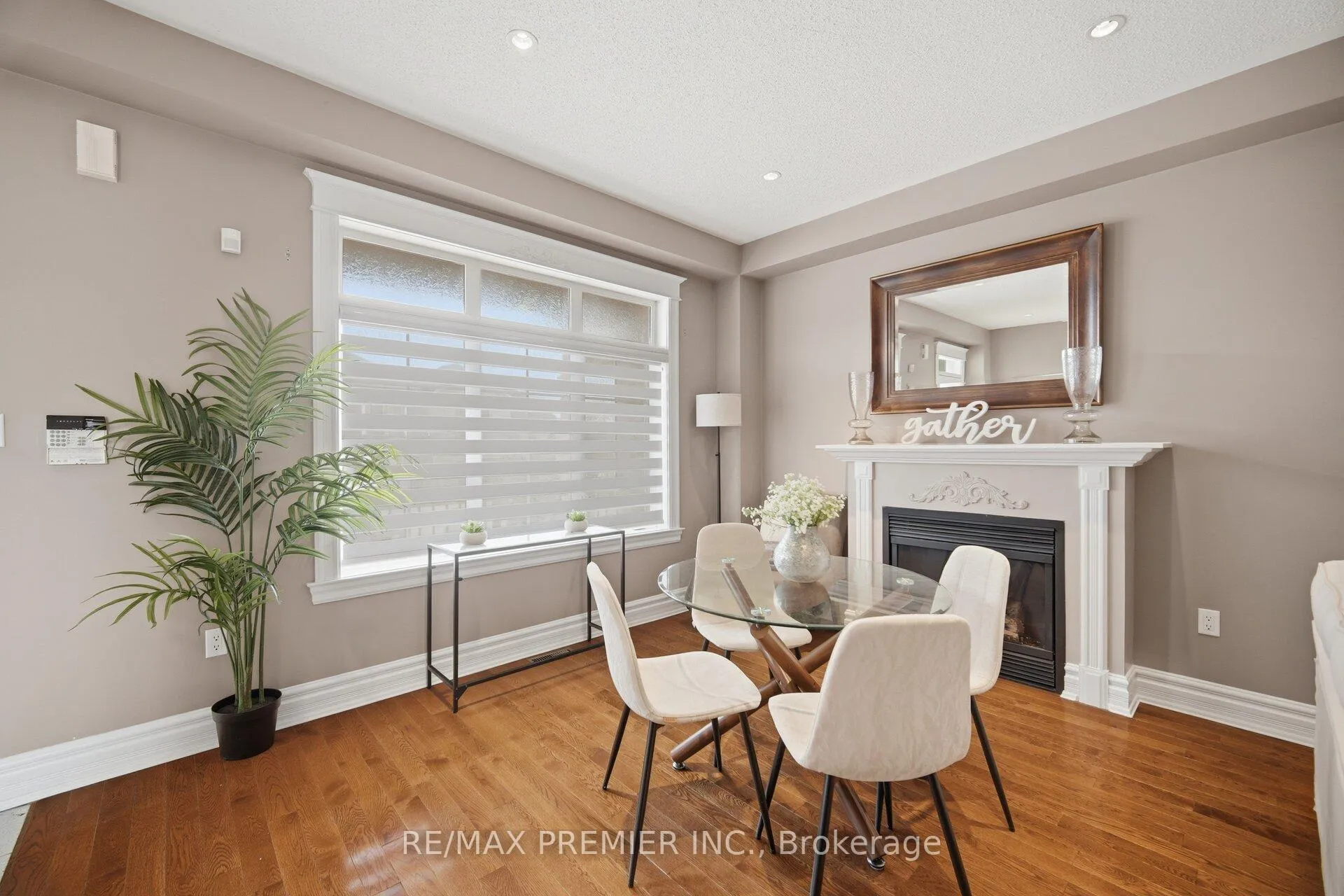Photo 5 of 140 Ferdinand Avenue, Vaughan, Maple — HOMEH
