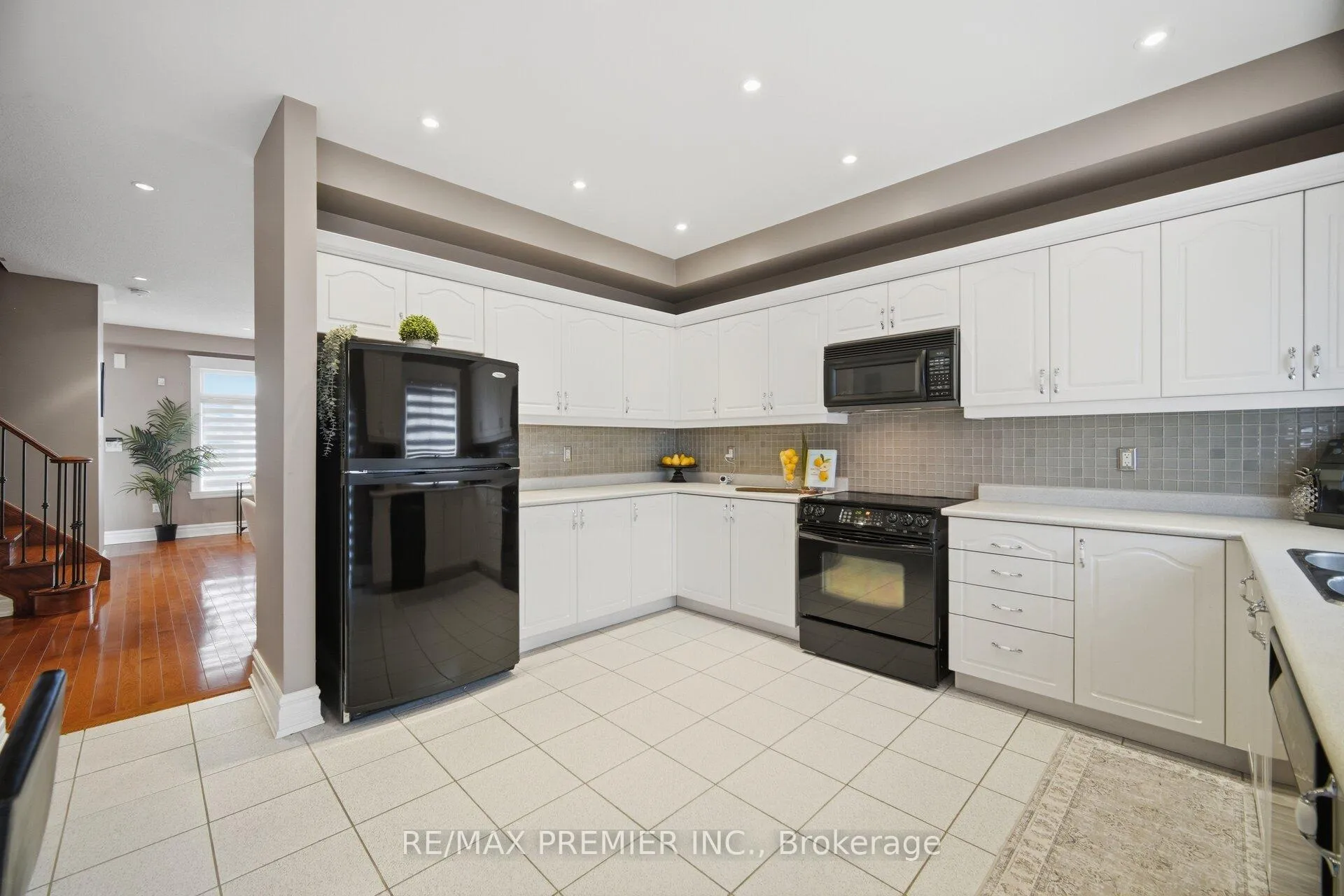 Photo 11 of 140 Ferdinand Avenue, Vaughan, Maple — HOMEH