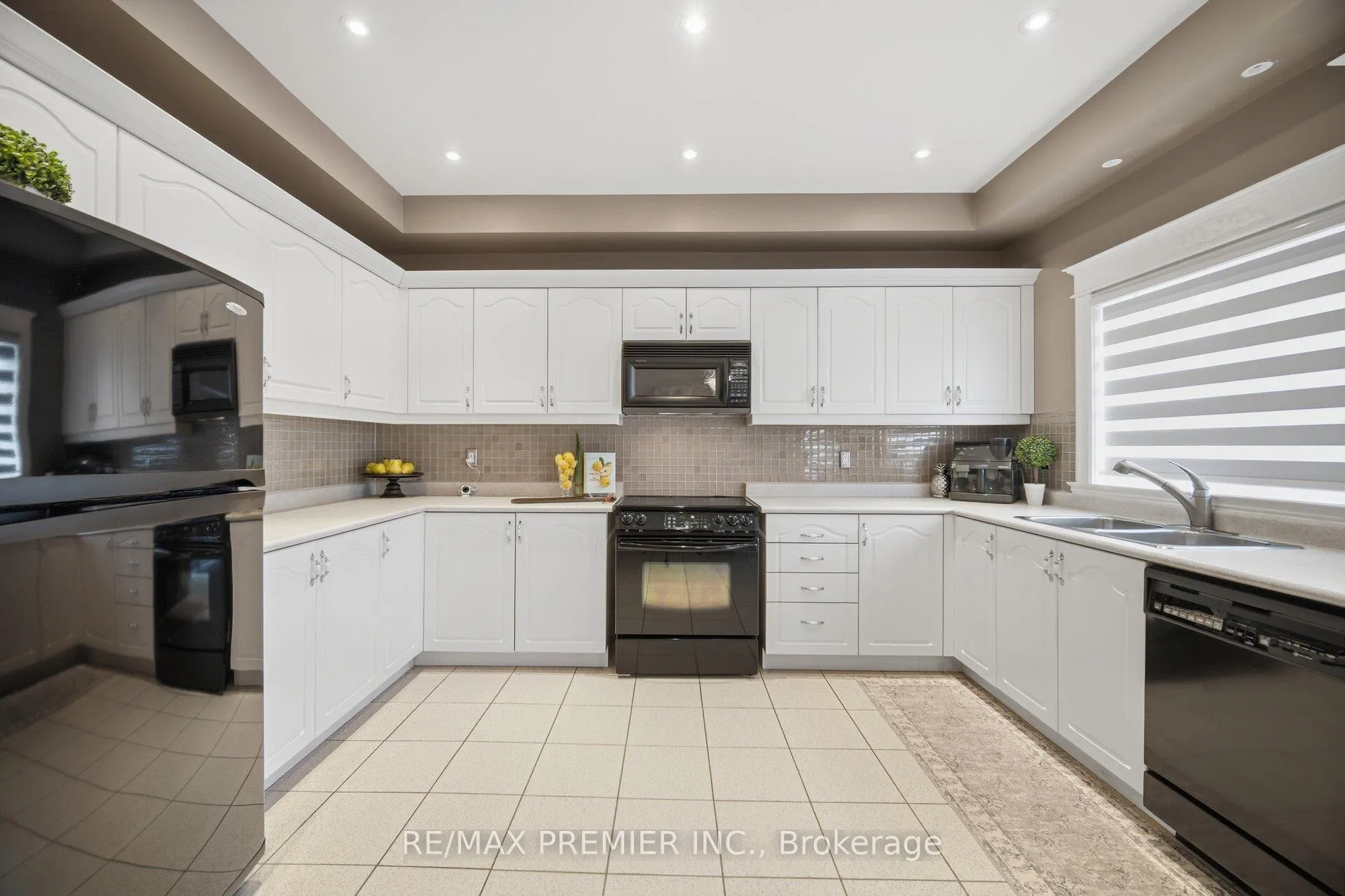 Photo 12 of 140 Ferdinand Avenue, Vaughan, Maple — HOMEH