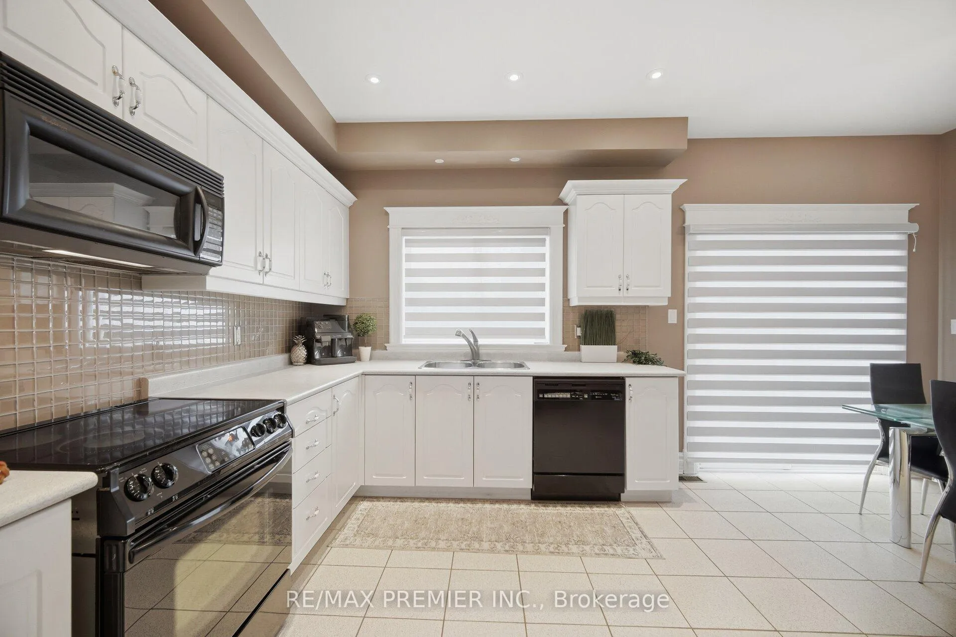 Photo 13 of 140 Ferdinand Avenue, Vaughan, Maple — HOMEH