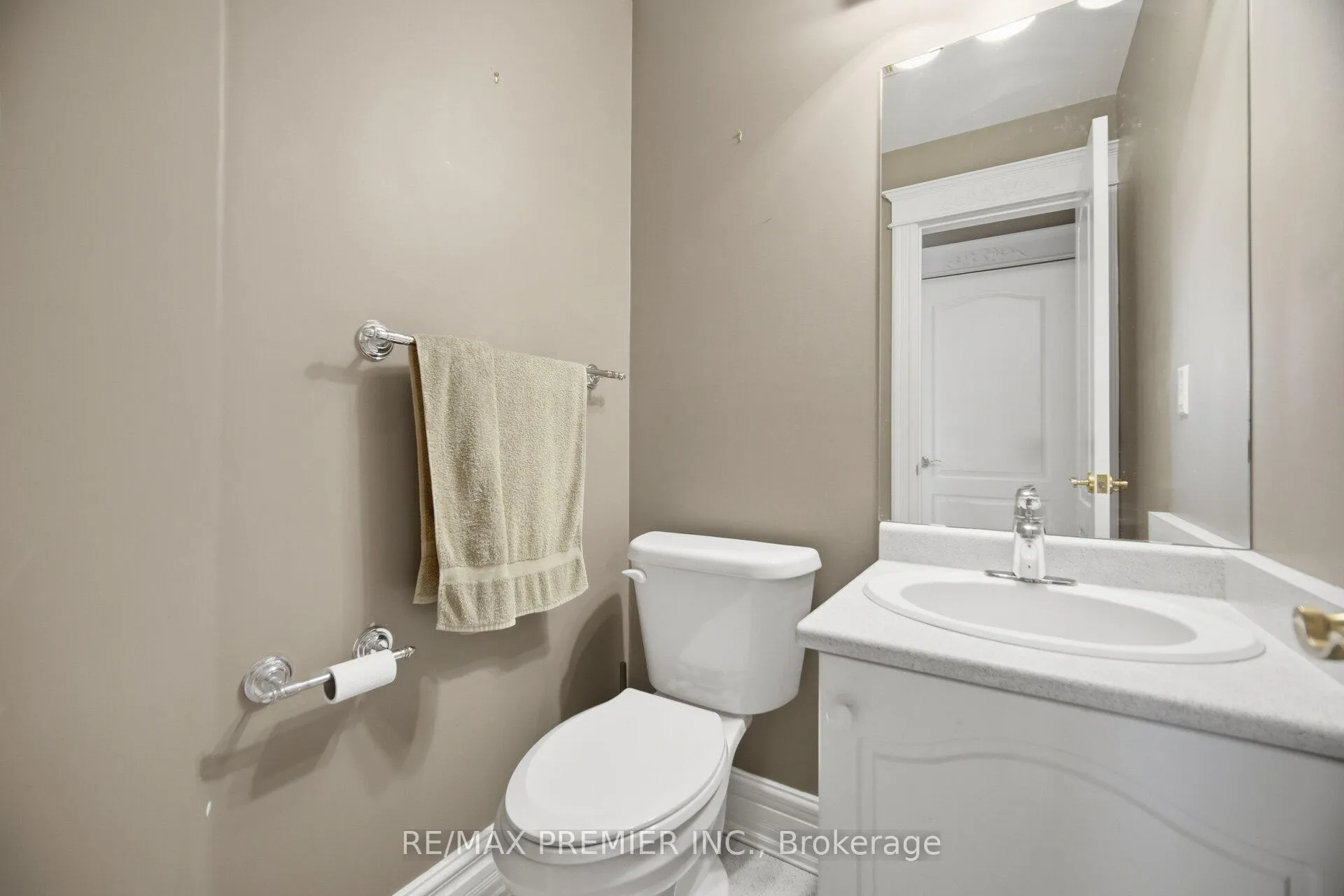 Photo 14 of 140 Ferdinand Avenue, Vaughan, Maple — HOMEH