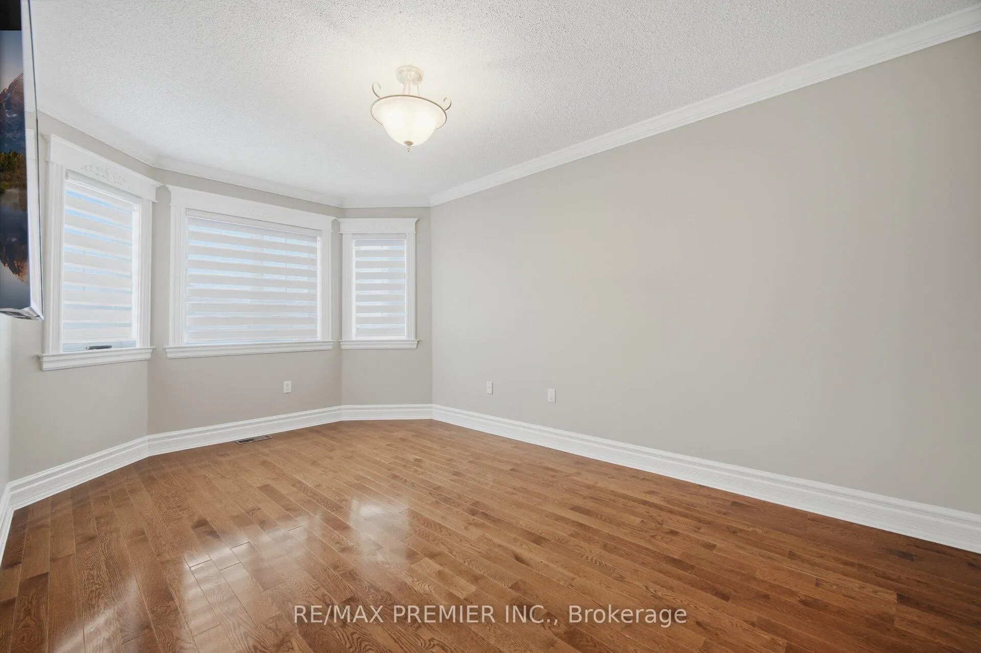 Photo 18 of 140 Ferdinand Avenue, Vaughan, Maple — HOMEH