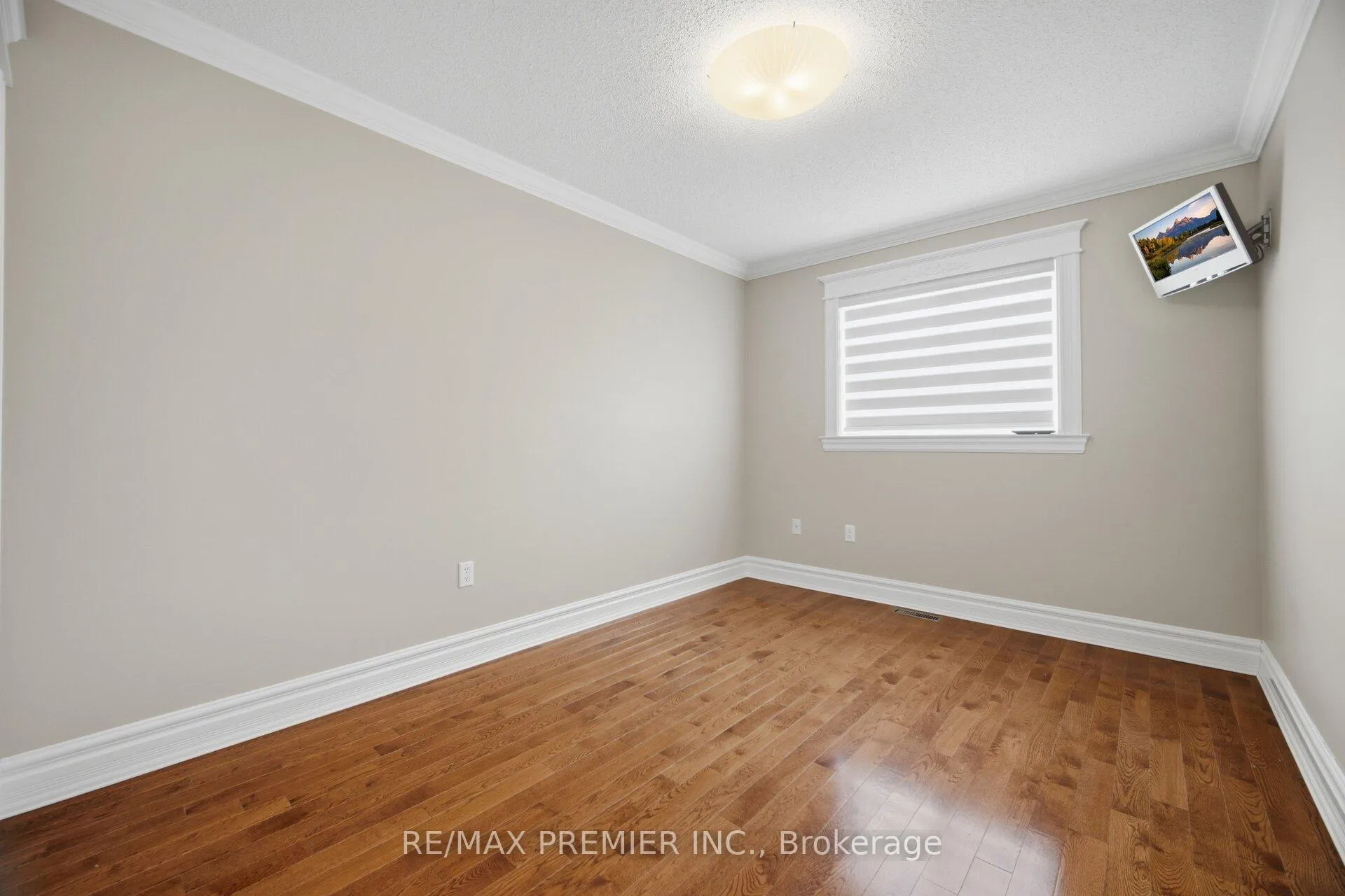 Photo 23 of 140 Ferdinand Avenue, Vaughan, Maple — HOMEH
