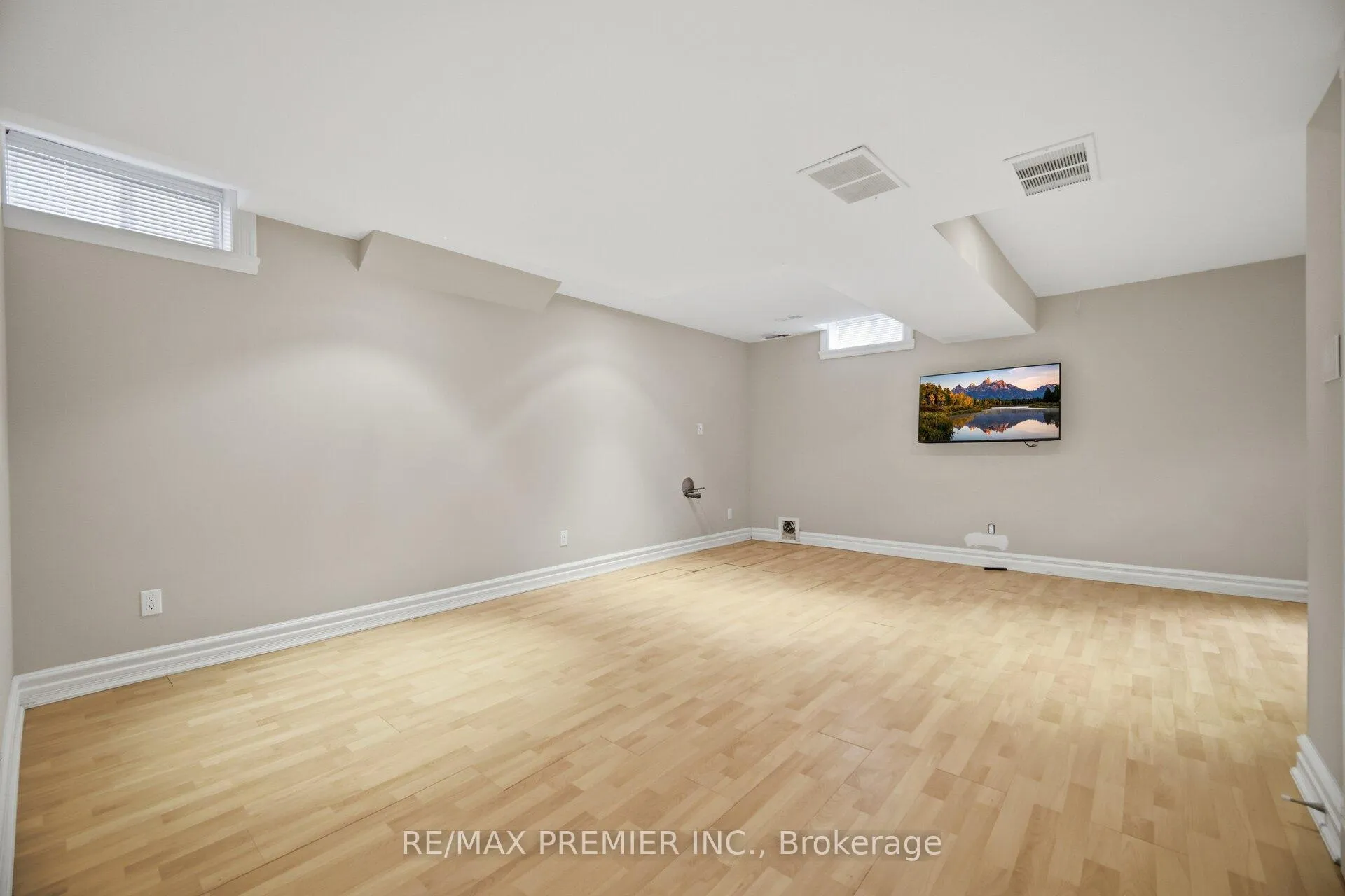 Photo 29 of 140 Ferdinand Avenue, Vaughan, Maple — HOMEH