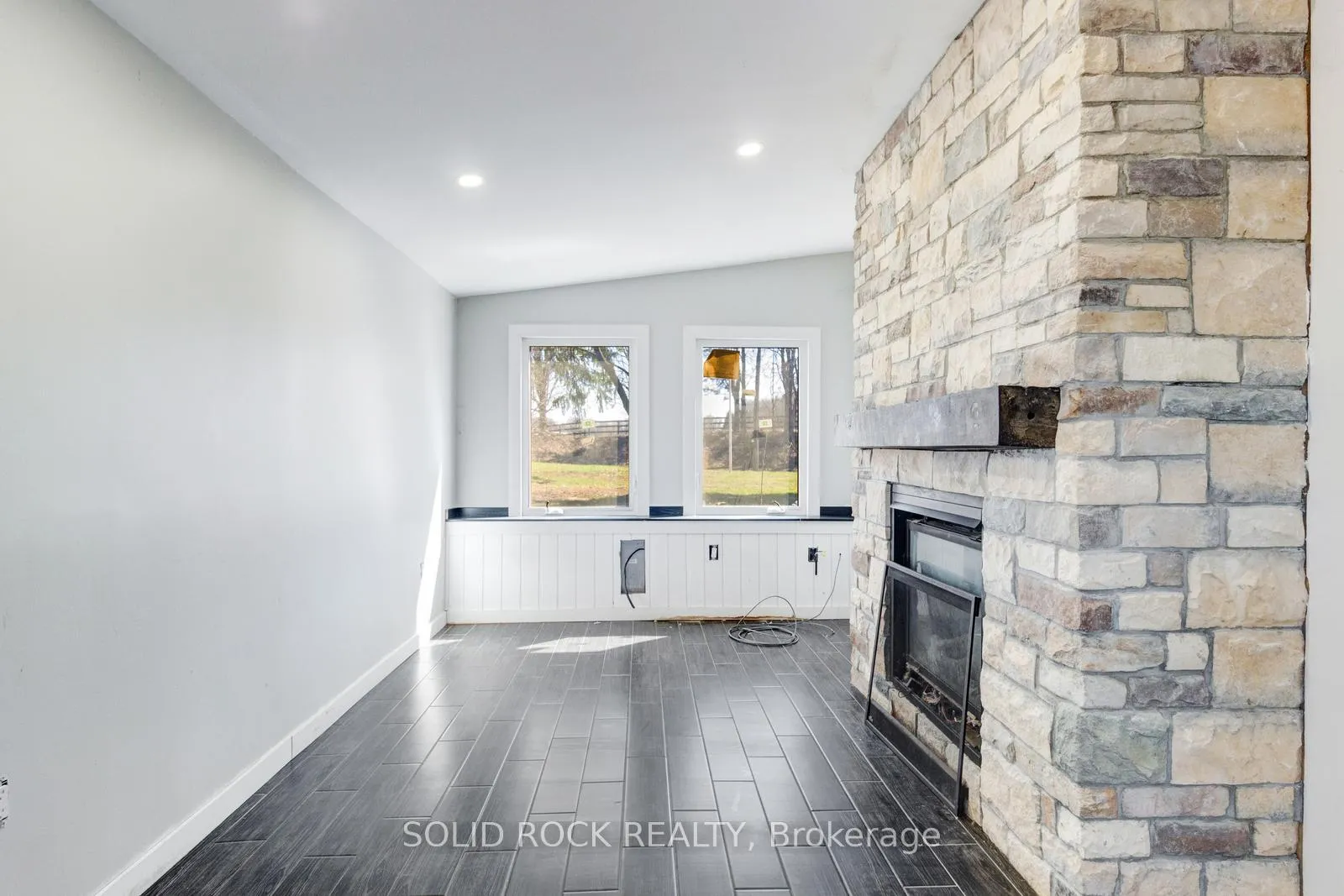 Photo 32 of 2163 Powerline Road W, Hamilton, Rural Ancaster — HOMEH
