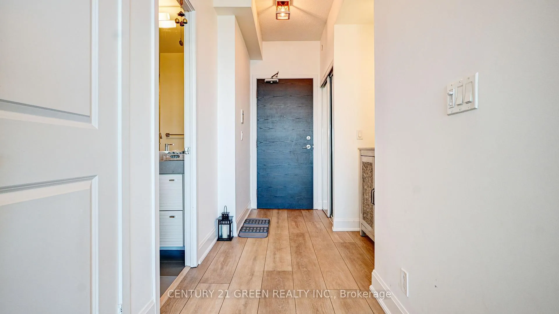 Photo 6 of Unit 2811, 33 Shore Breeze Drive, Etobicoke, Mimico — HOMEH