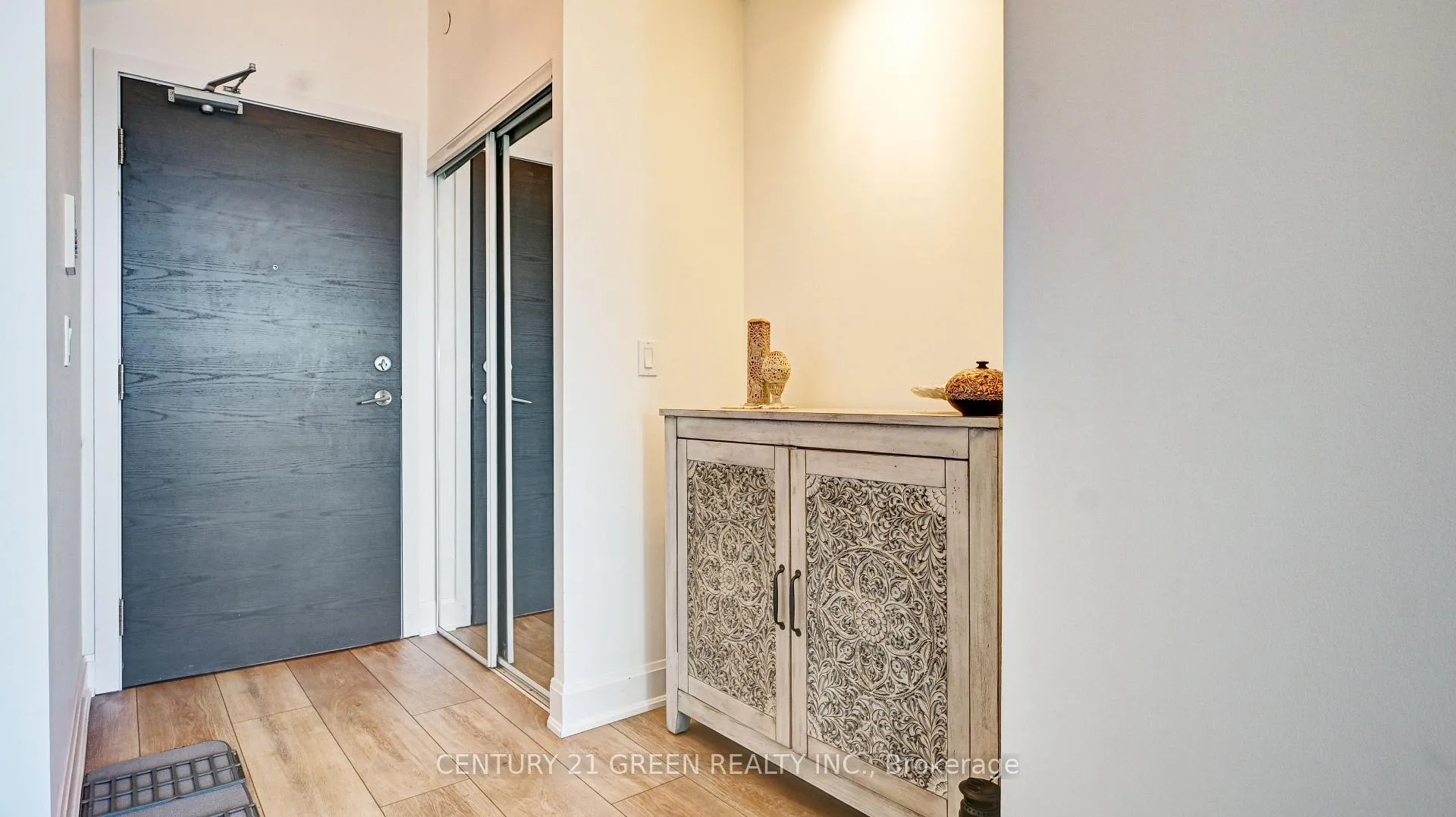 Photo 8 of Unit 2811, 33 Shore Breeze Drive, Etobicoke, Mimico — HOMEH