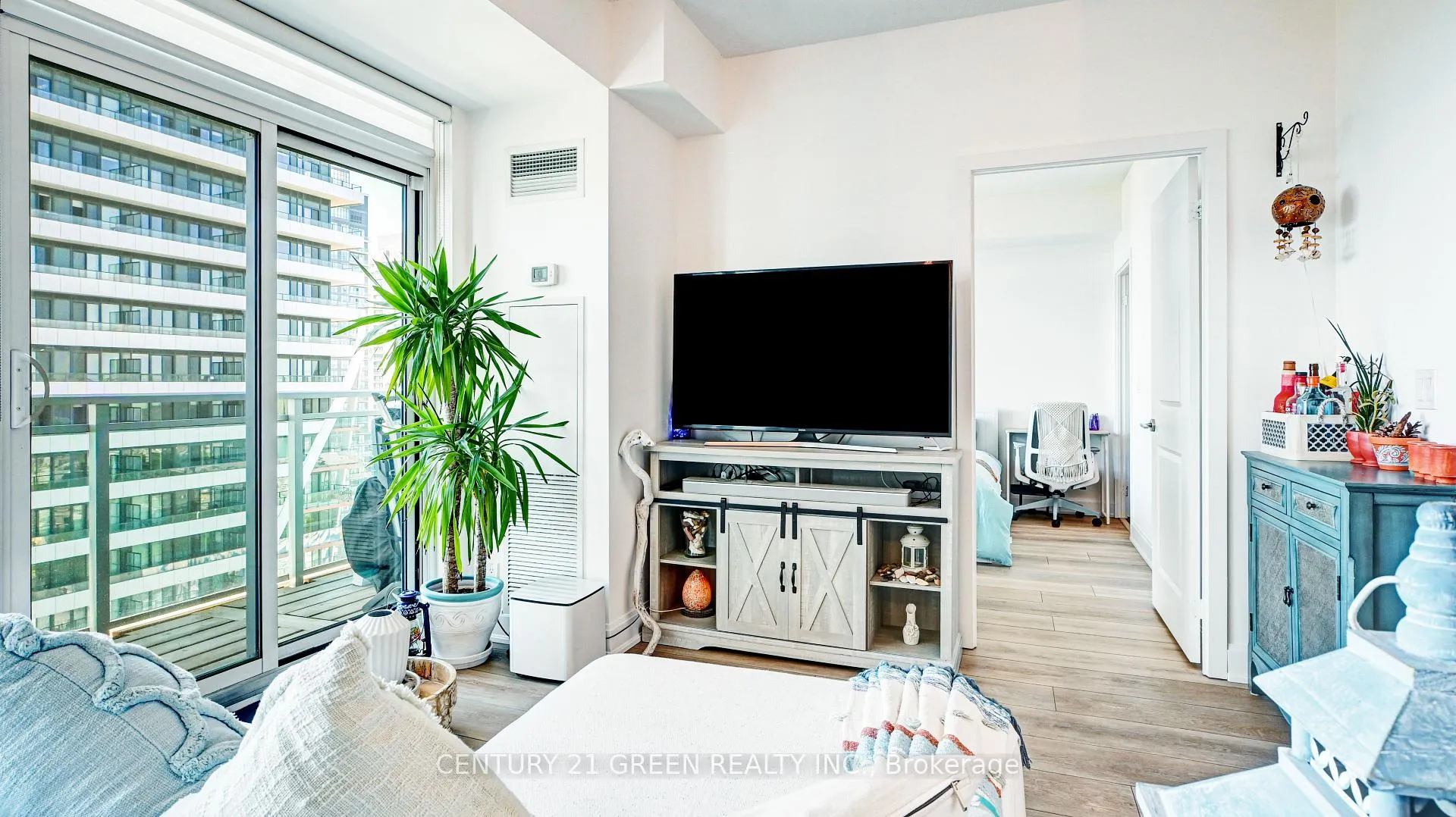 Photo 12 of Unit 2811, 33 Shore Breeze Drive, Etobicoke, Mimico — HOMEH