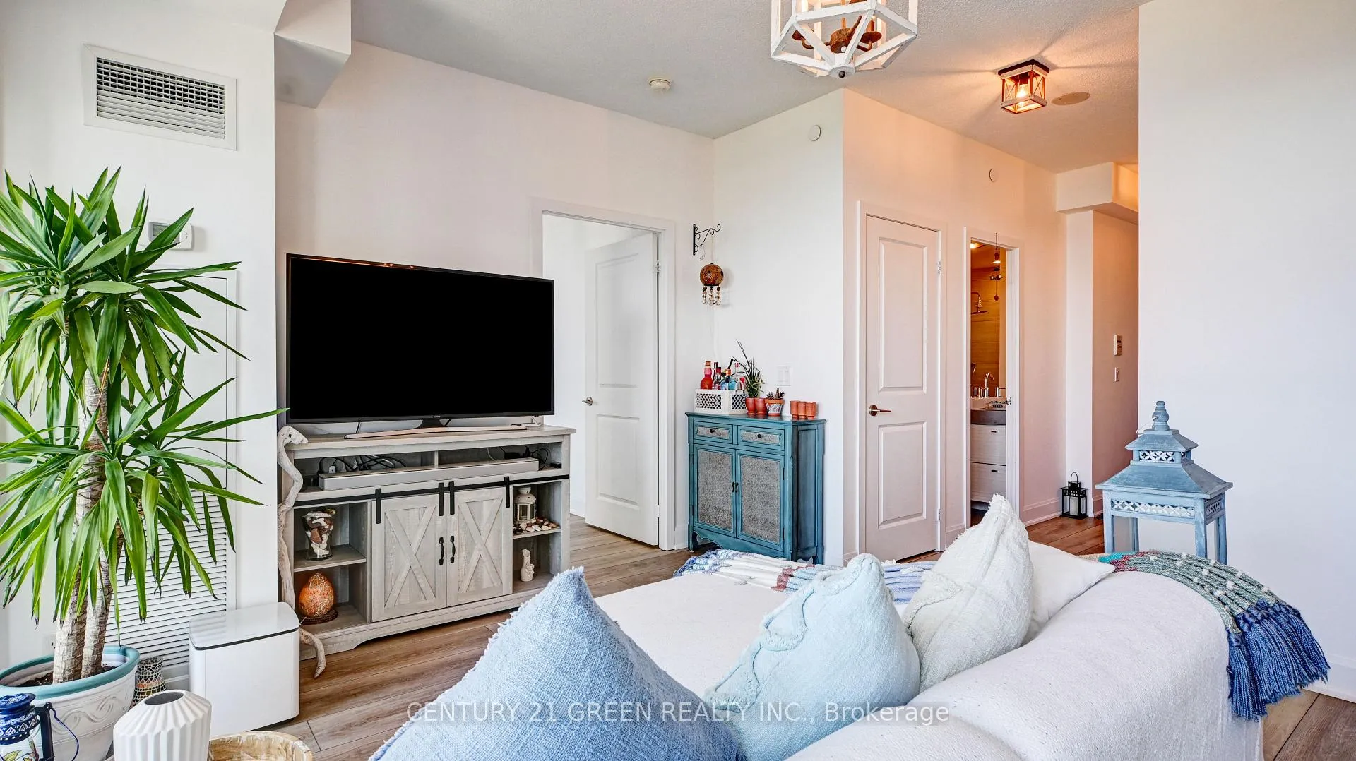 Photo 13 of Unit 2811, 33 Shore Breeze Drive, Etobicoke, Mimico — HOMEH