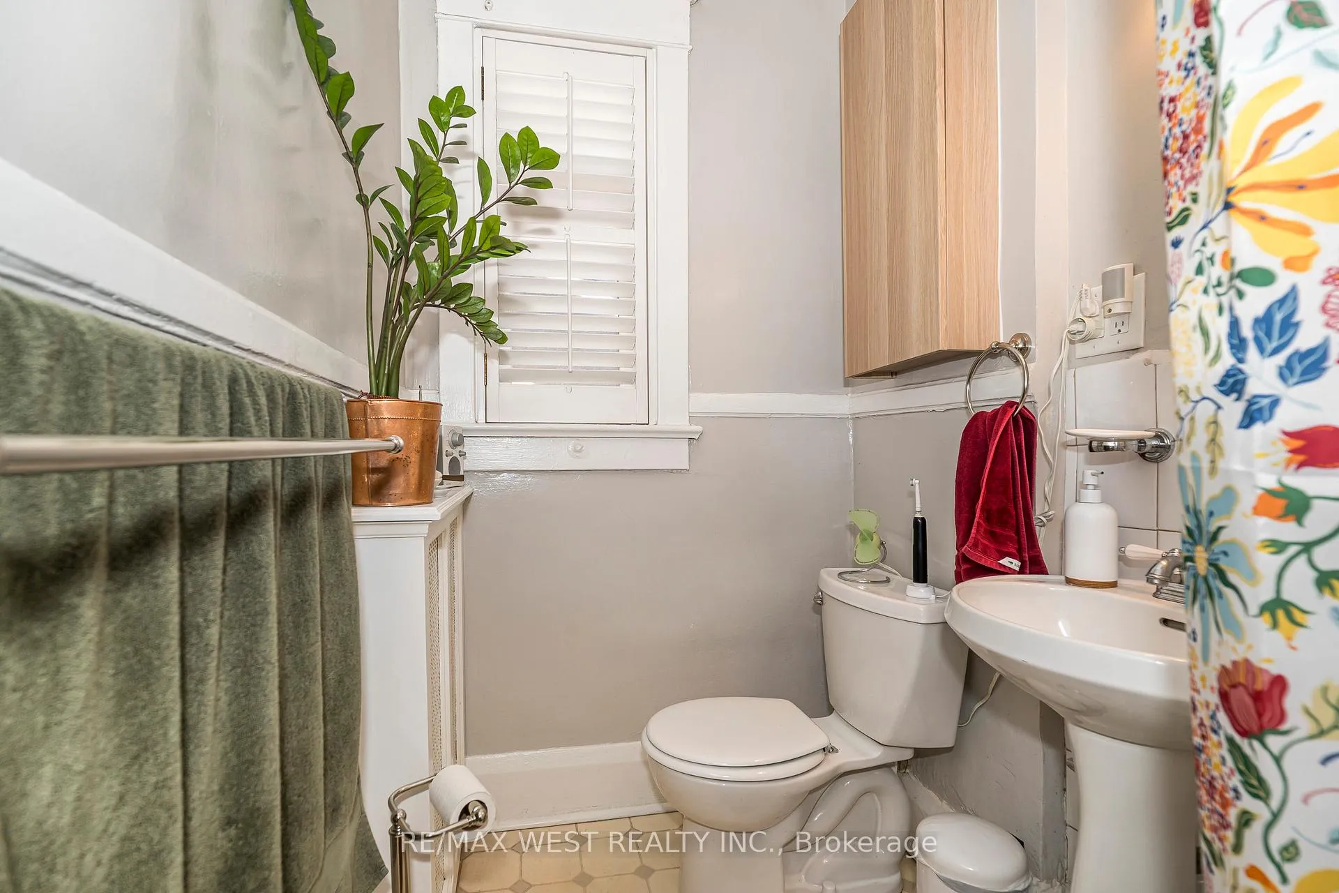 Photo 47 of 9B Humewood Drive, Toronto, Humewood-Cedarvale — HOMEH