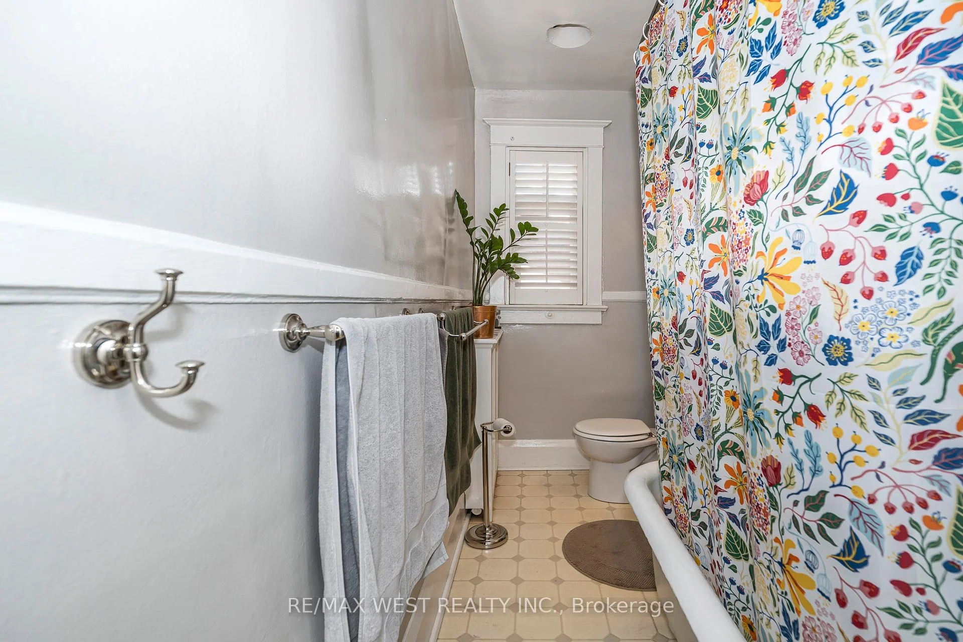 Photo 53 of 9B Humewood Drive, Toronto, Humewood-Cedarvale — HOMEH