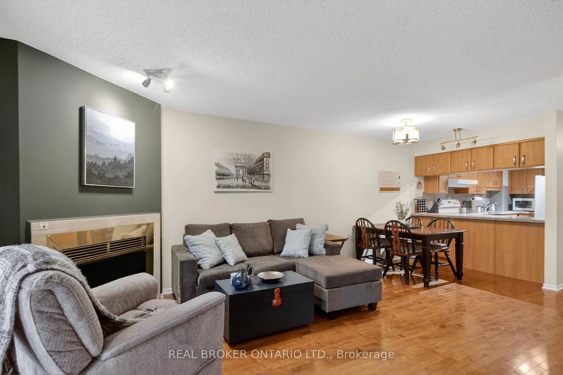 Photo 8 of 418 Briston Private, Ottawa, Hunt Club Park — HOMEH