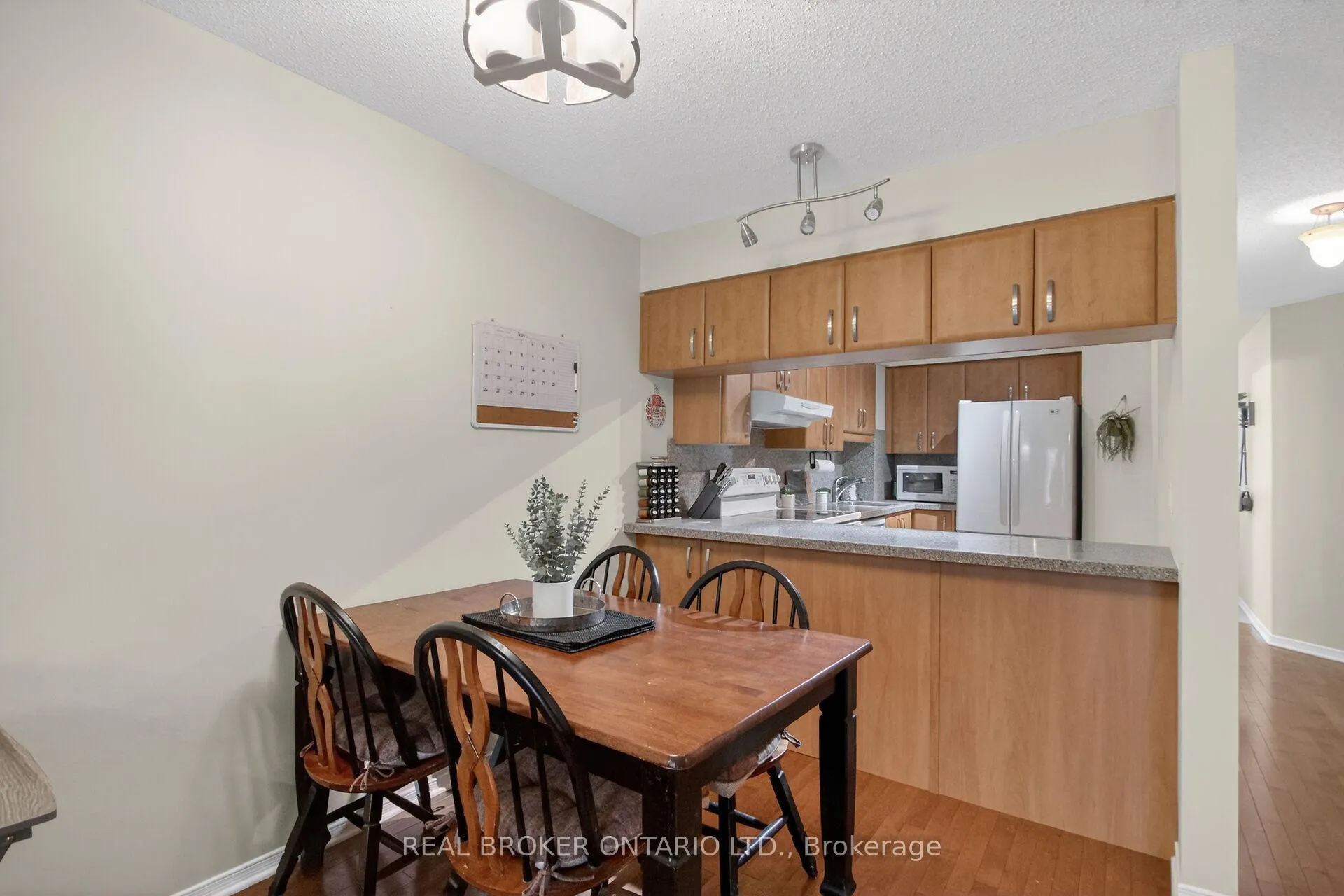 Photo 9 of 418 Briston Private, Ottawa, Hunt Club Park — HOMEH