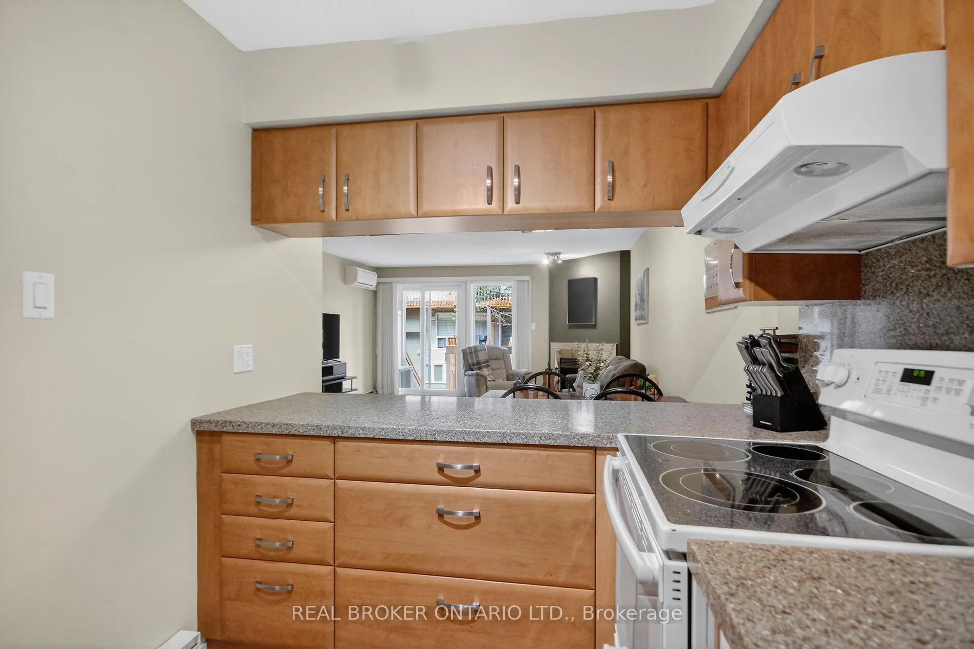 Photo 10 of 418 Briston Private, Ottawa, Hunt Club Park — HOMEH