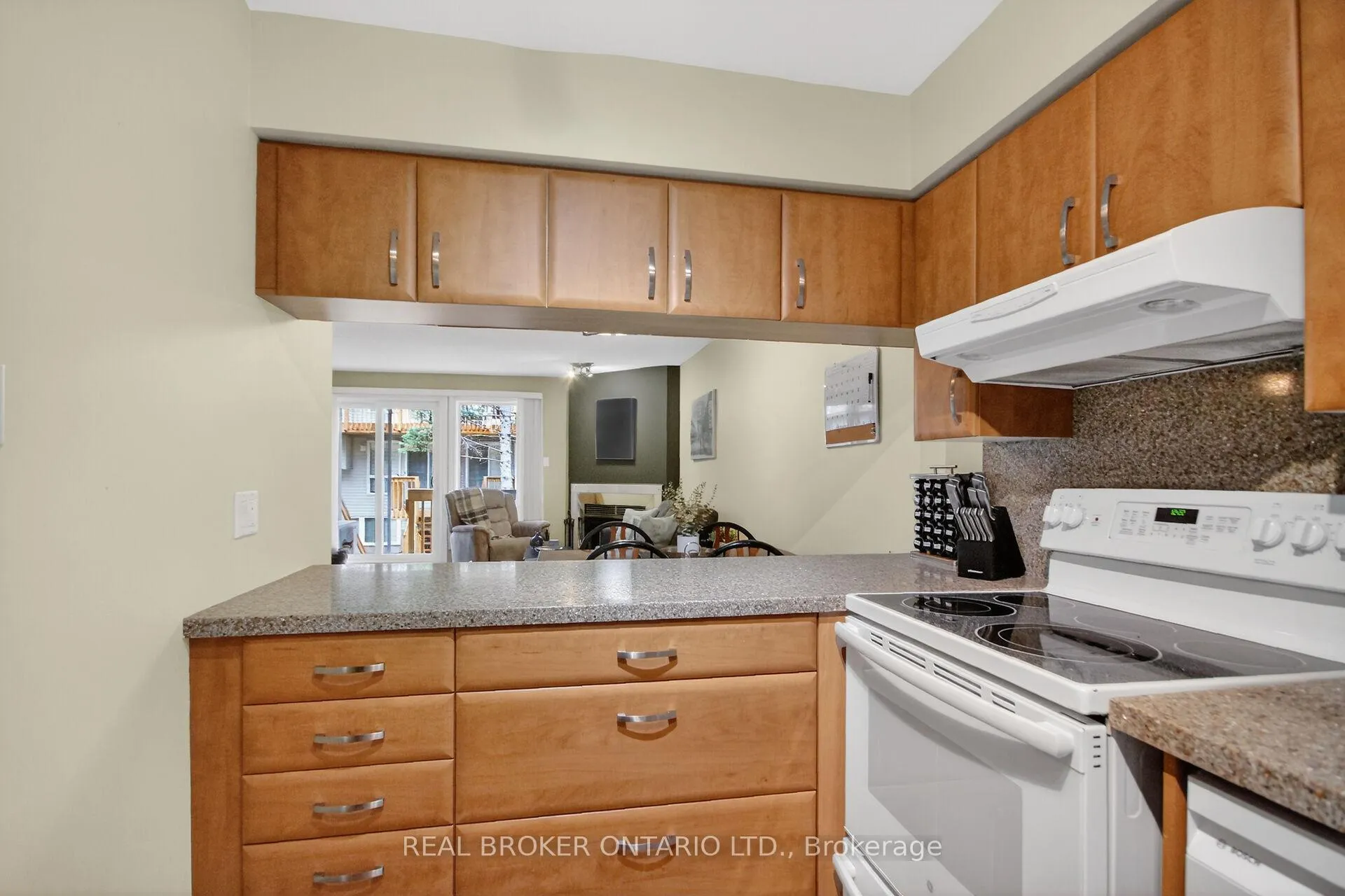 Photo 12 of 418 Briston Private, Ottawa, Hunt Club Park — HOMEH