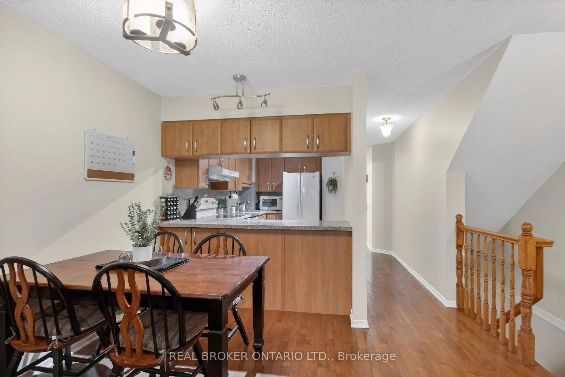 Photo 13 of 418 Briston Private, Ottawa, Hunt Club Park — HOMEH