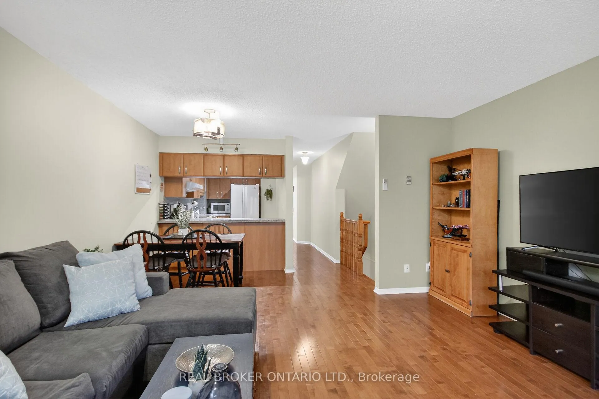 Photo 15 of 418 Briston Private, Ottawa, Hunt Club Park — HOMEH