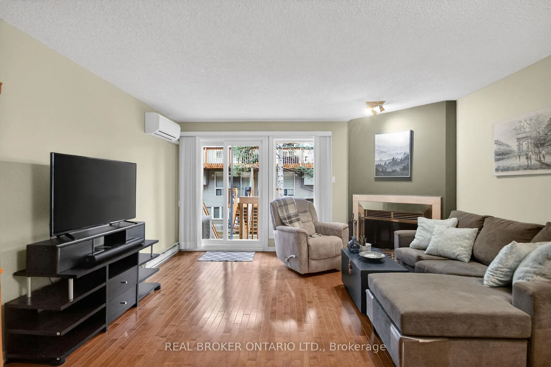 Photo 16 of 418 Briston Private, Ottawa, Hunt Club Park — HOMEH