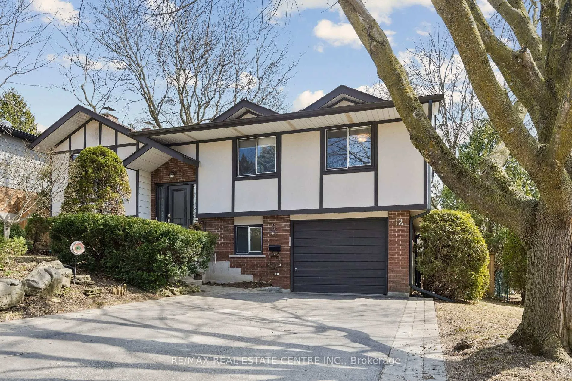 Photo 2 of 12 Shadybrook Crescent, Guelph, Kortright West — HOMEH