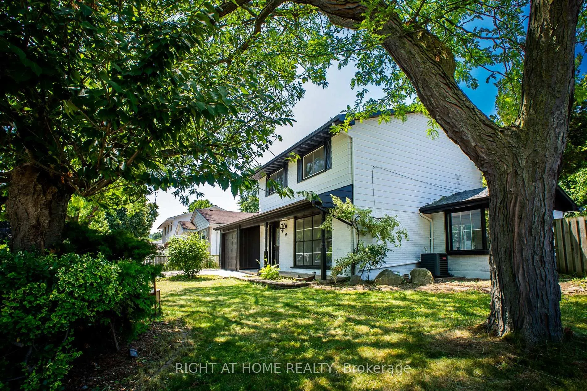 Photo 3 of 77 Elford Crescent, Hamilton, Vincent — HOMEH
