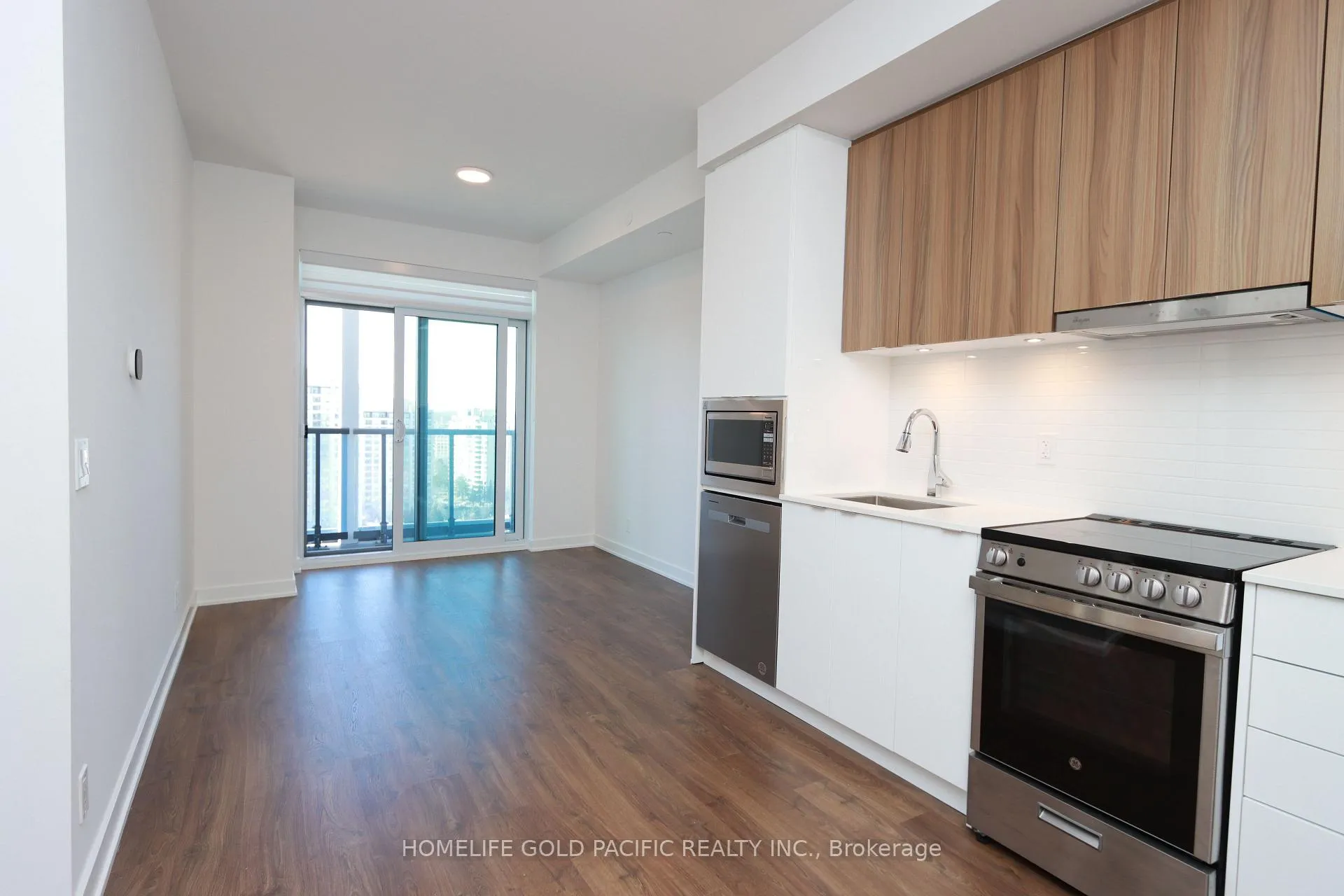 Photo 6 of Unit 1506, 30 Upper Mall Way, Vaughan, Brownridge — HOMEH
