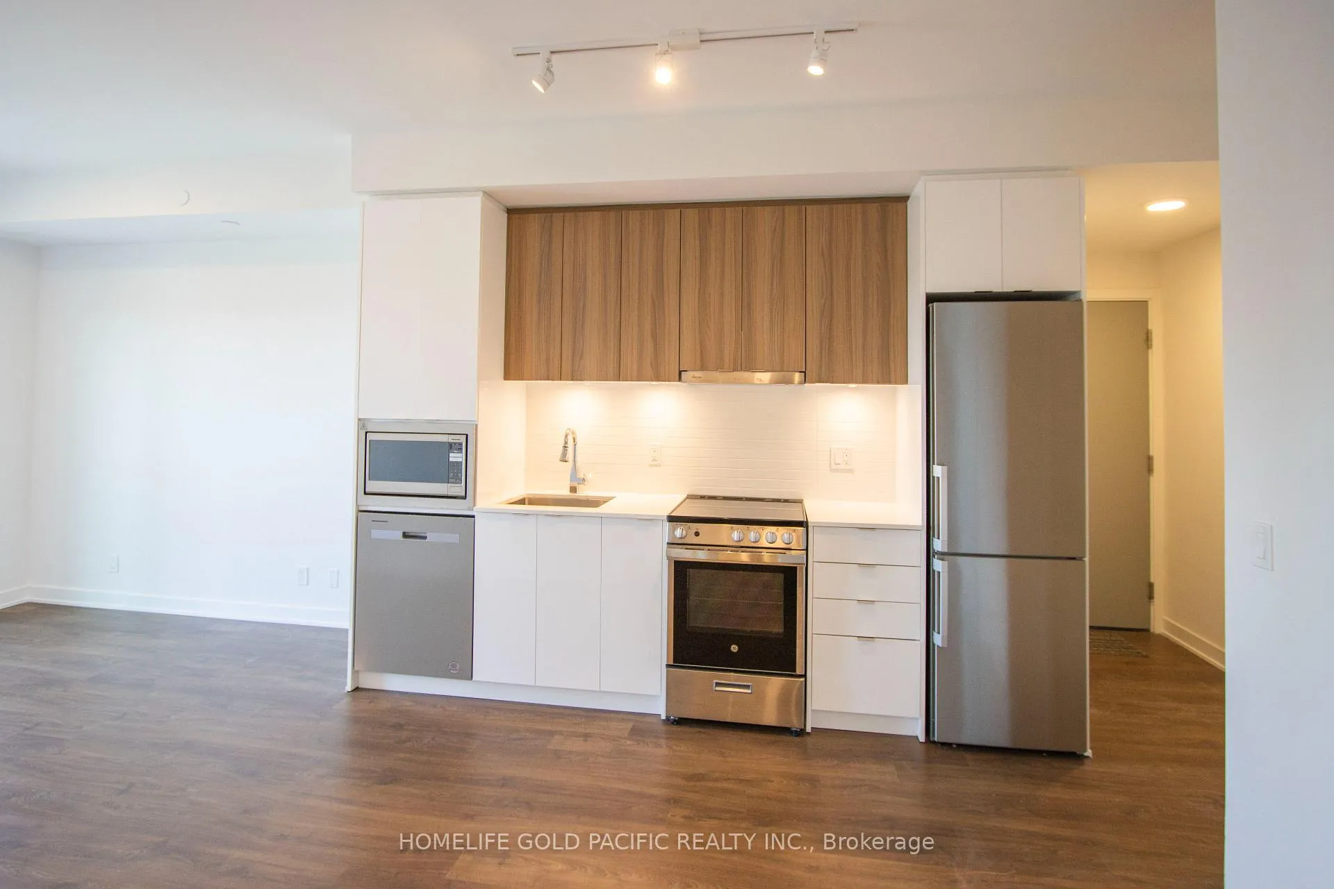 Photo 7 of Unit 1506, 30 Upper Mall Way, Vaughan, Brownridge — HOMEH