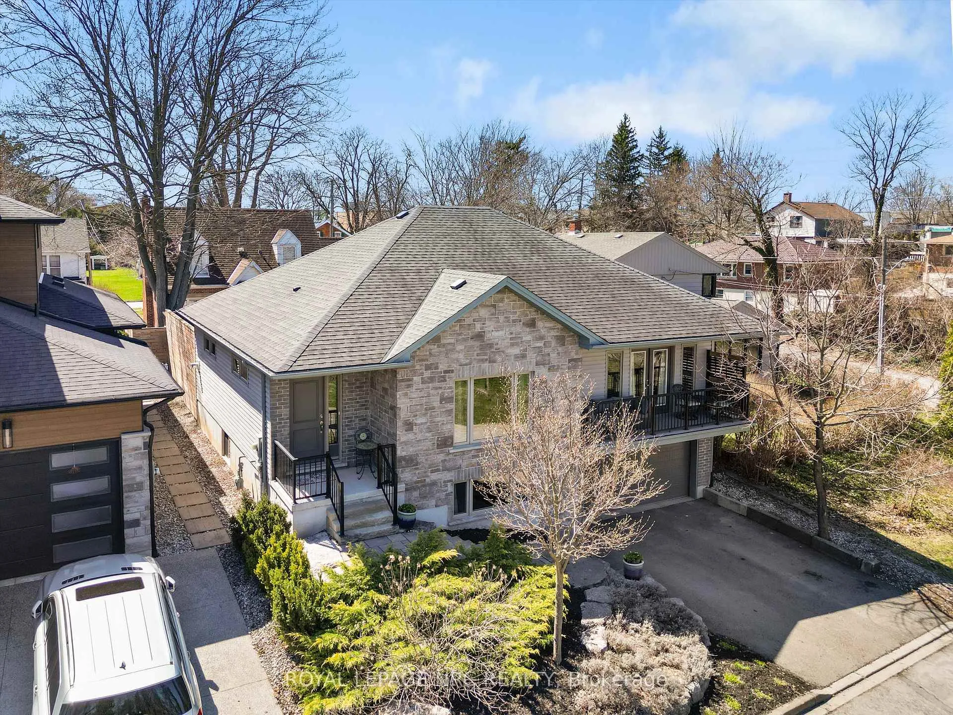 Photo 2 of 4 Rodman Hall Drive, St. Catharines, Western Hill — HOMEH