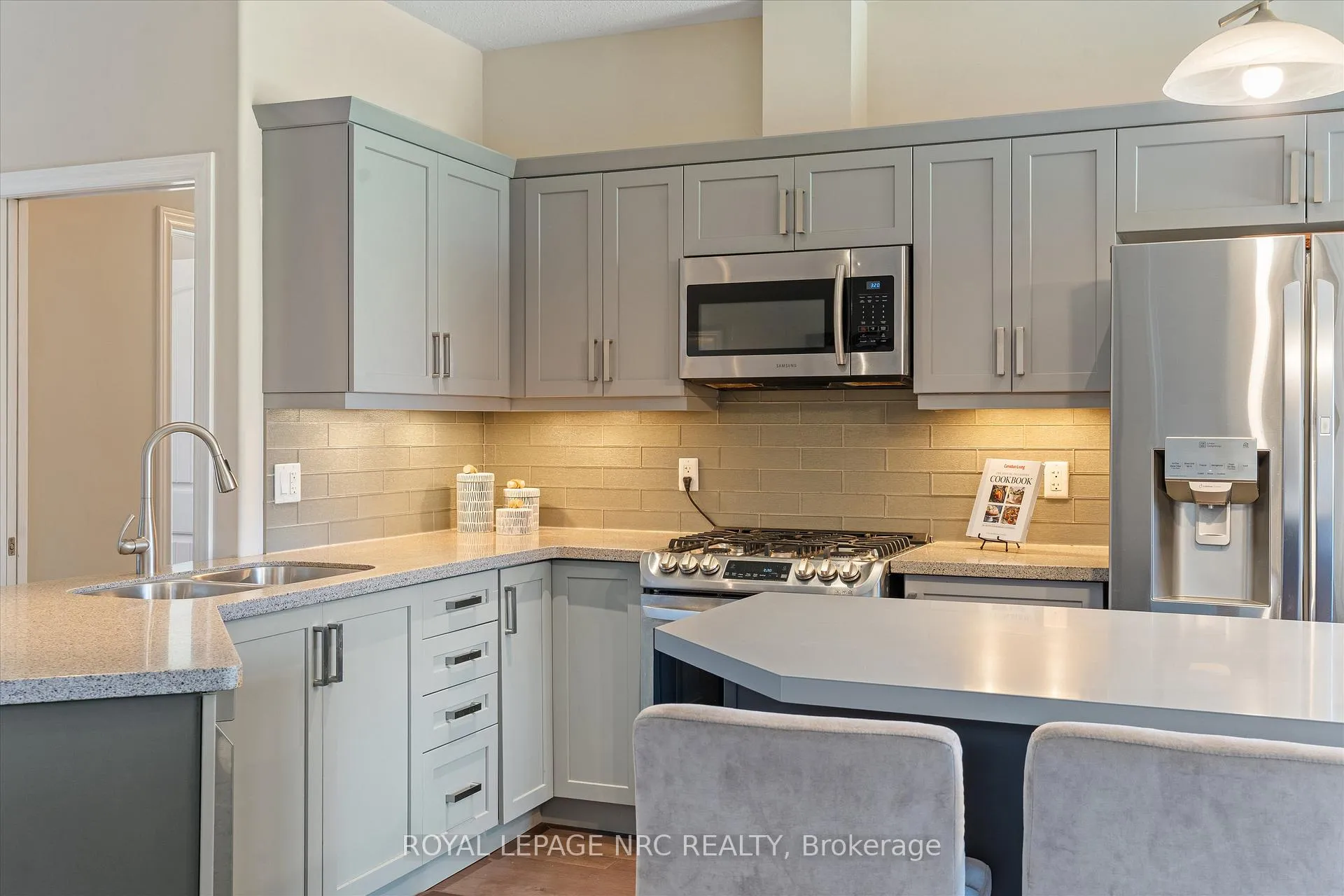 Photo 6 of 4 Rodman Hall Drive, St. Catharines, Western Hill — HOMEH
