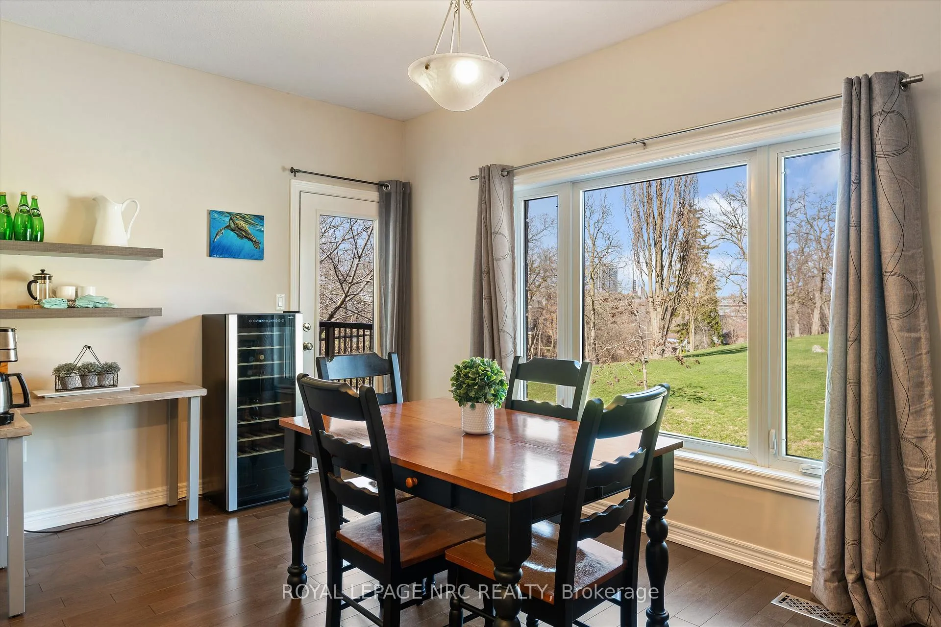 Photo 8 of 4 Rodman Hall Drive, St. Catharines, Western Hill — HOMEH