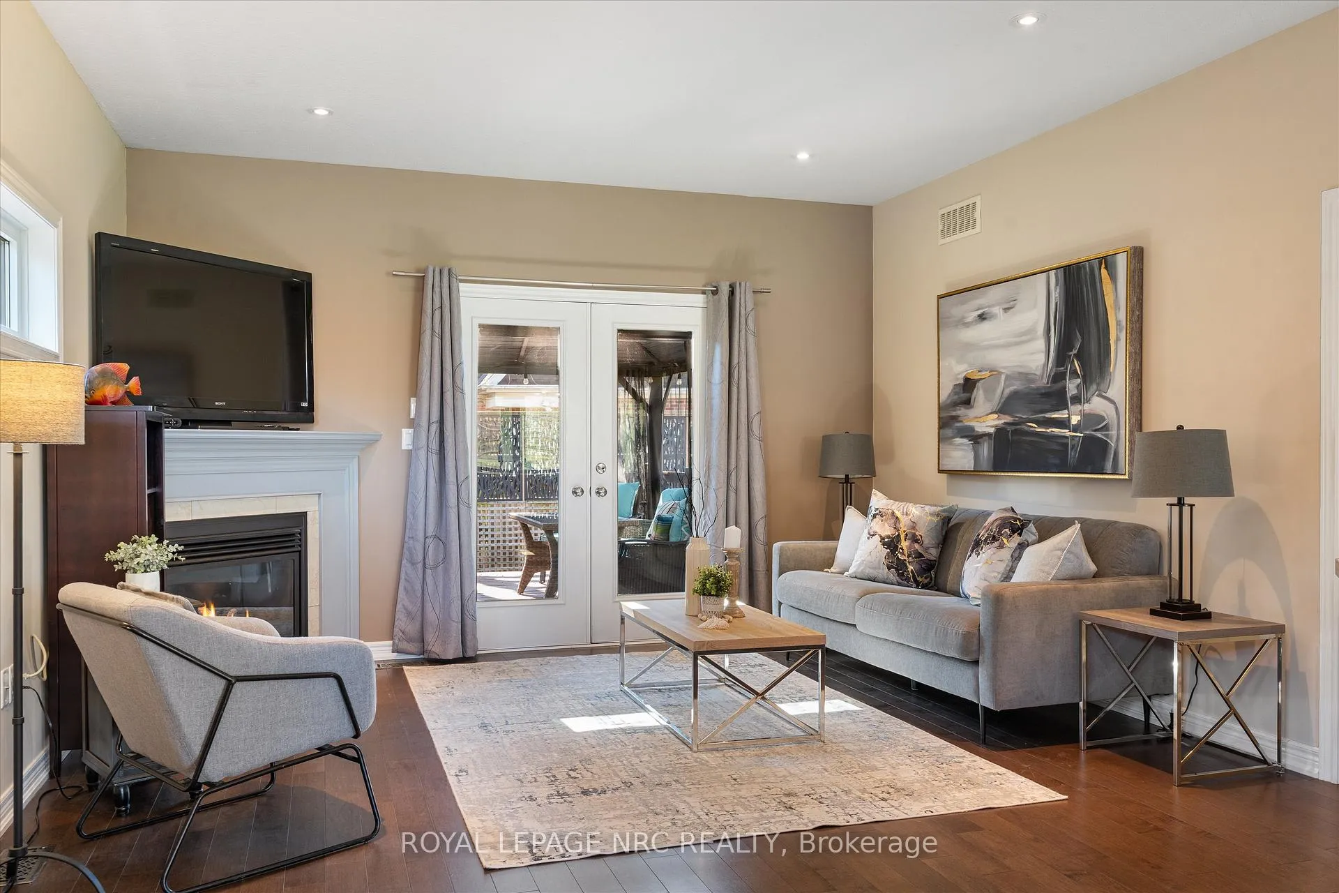Photo 11 of 4 Rodman Hall Drive, St. Catharines, Western Hill — HOMEH